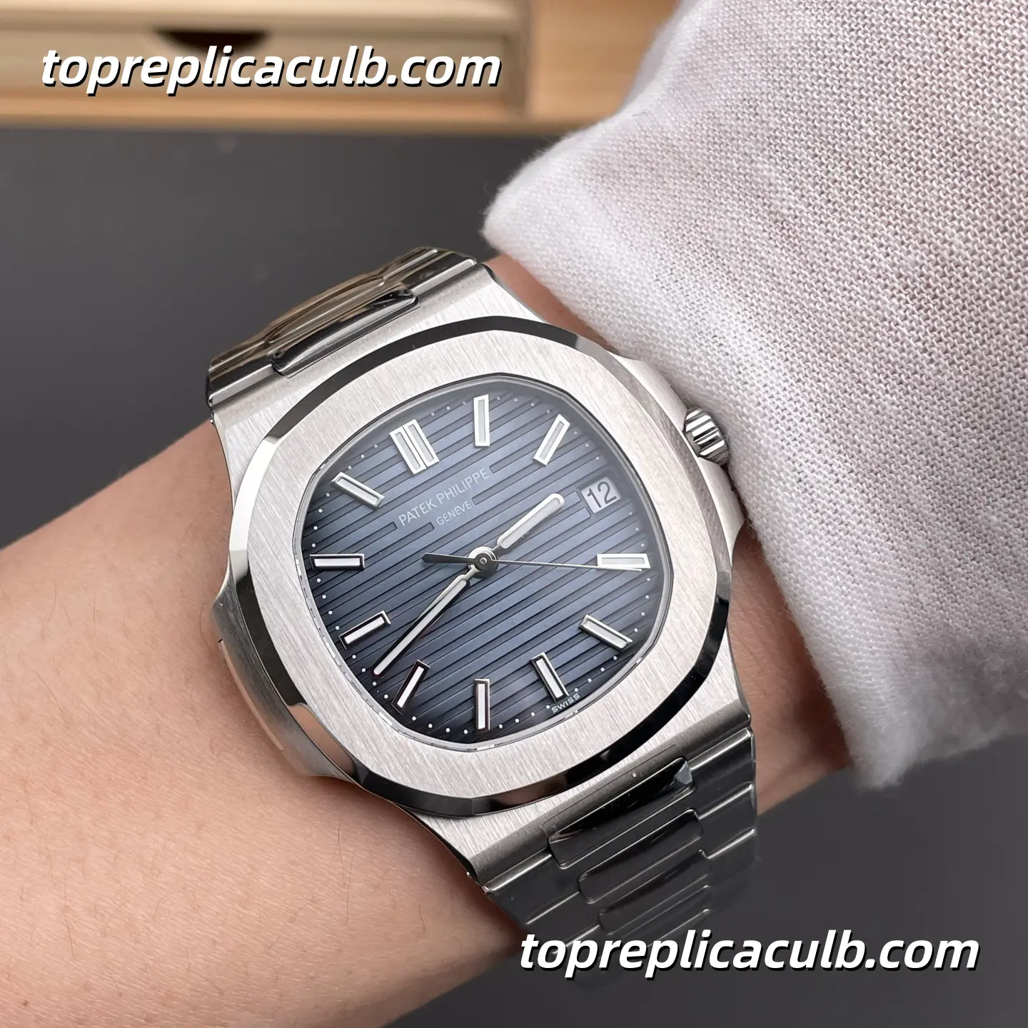 3K Factory Patek Philippe Nautilus Series 5711/1A-010 Super Clone Watch 40mm Blue Gradient Dial Stainless Steel Case & Bracelet Automatic Movement - Image 2