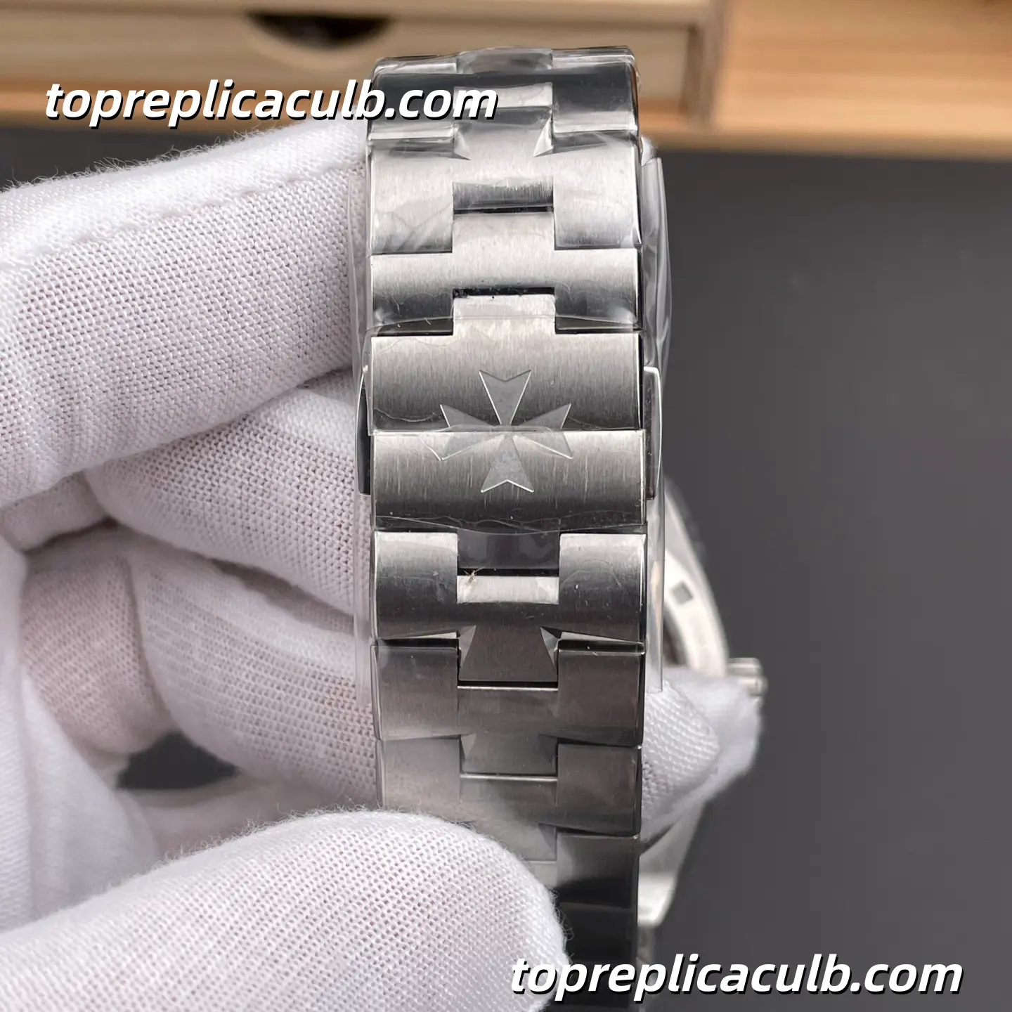 8F Factory Vacheron Constantin Overseas 4500V/110A-B146 Super Clone Watch Stainless Steel Brown Dial Integrated Bracelet 1:1 5100 Movement - Image 9