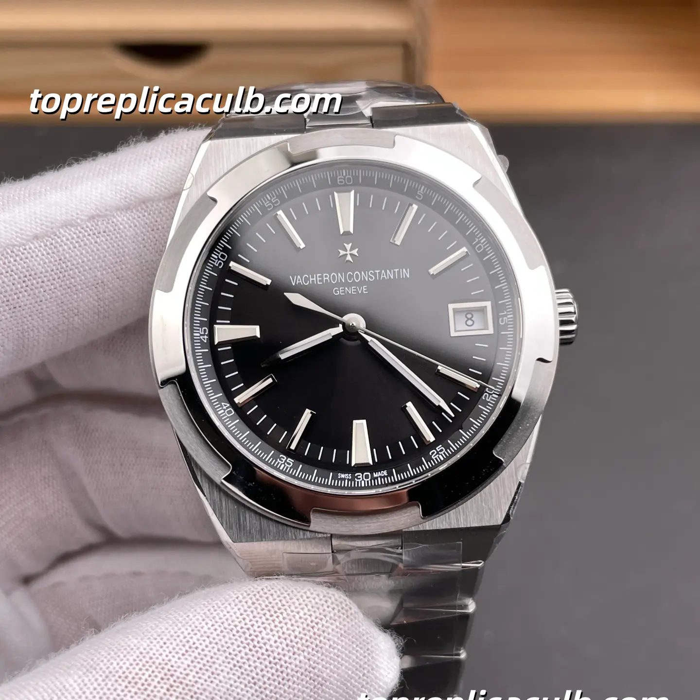 8F Factory Vacheron Constantin Overseas 4500V/210A-B483 Super Clone Watch 41mm Stainless Steel Black Dial Integrated Bracelet 5100 Movement - Image 3