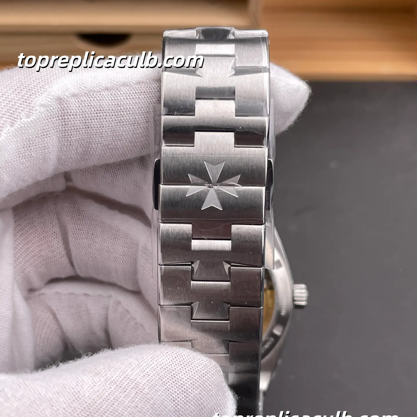8F Factory Vacheron Constantin Overseas 4500V/210A-B483 Super Clone Watch 41mm Stainless Steel Black Dial Integrated Bracelet 5100 Movement - Image 9
