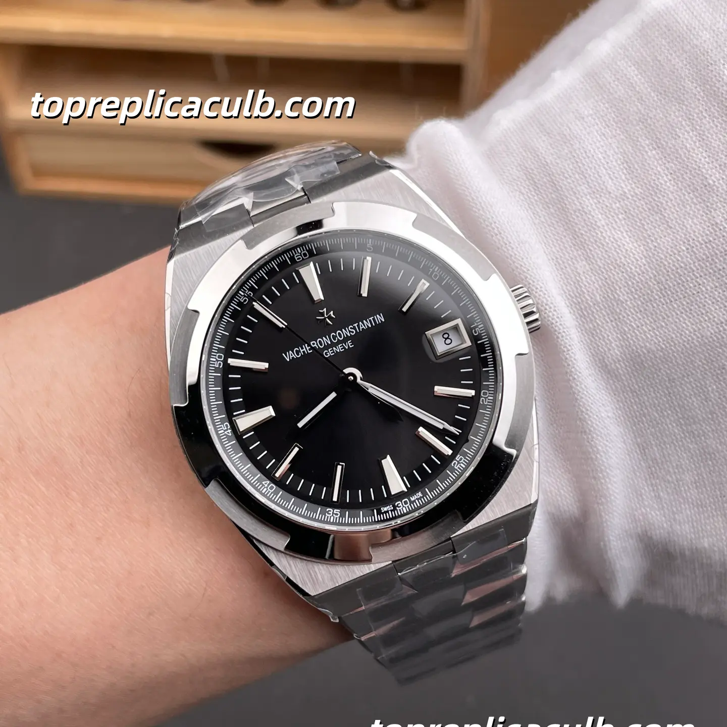 8F Factory Vacheron Constantin Overseas 4500V/210A-B483 Super Clone Watch 41mm Stainless Steel Black Dial Integrated Bracelet 5100 Movement - Image 2
