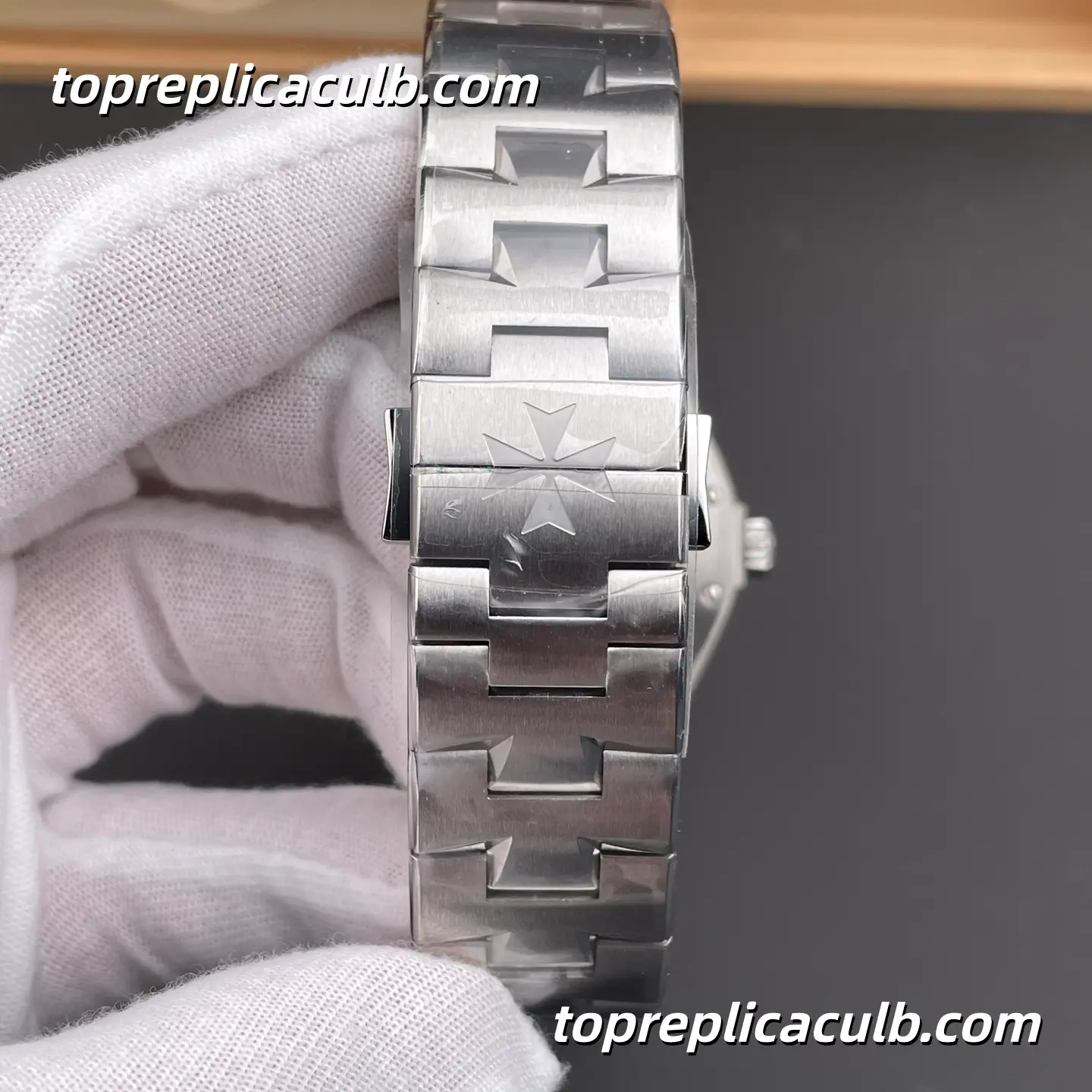 8F Factory Vacheron Constantin Overseas 47040/B01A-9094 Super Clone Watch Stainless Steel Black Textured Dial Integrated Bracelet Cal.1226 Movement - Image 9