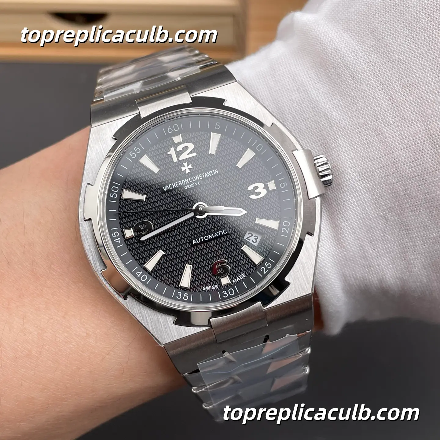 8F Factory Vacheron Constantin Overseas 47040/B01A-9094 Super Clone Watch Stainless Steel Black Textured Dial Integrated Bracelet Cal.1226 Movement - Image 2