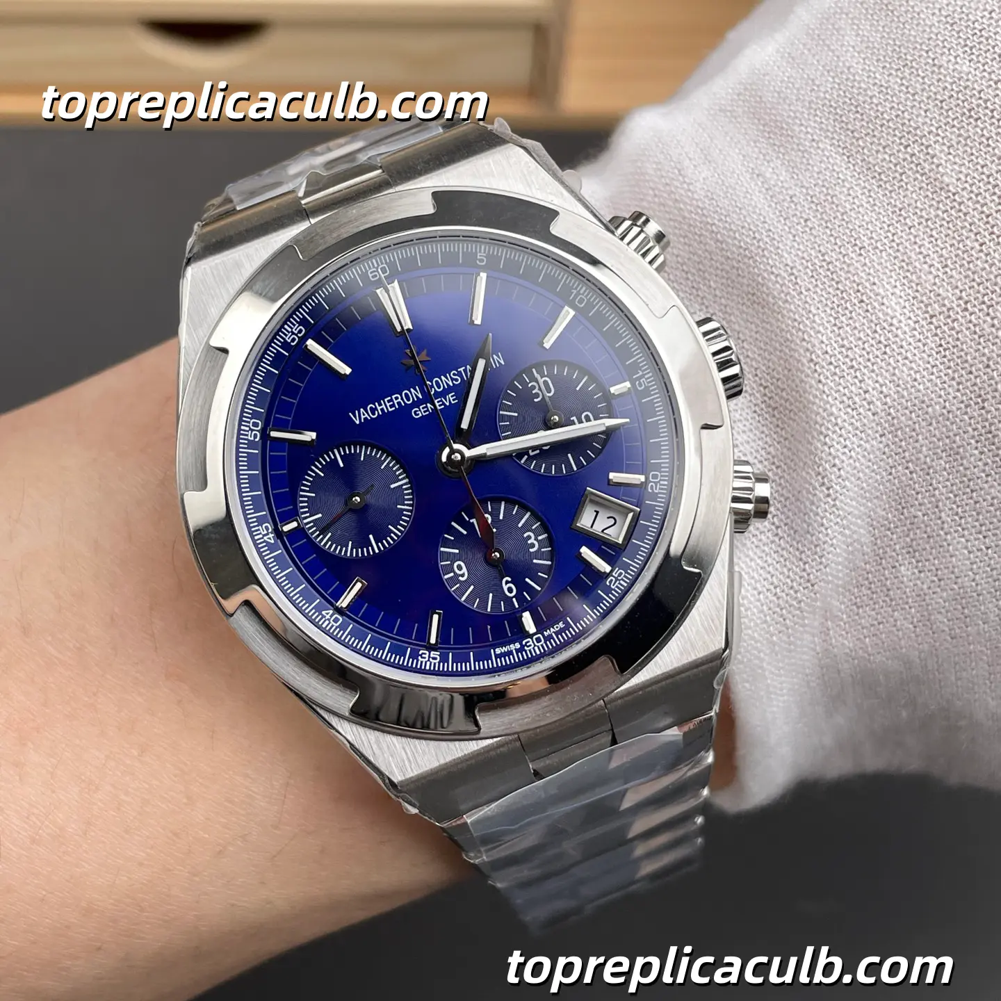 8F Factory Vacheron Constantin Overseas Chronograph 5500V/110A-B148 Super Clone Watch 42.5mm Stainless Steel Blue Dial Bracelet 5200 Movement - Image 2