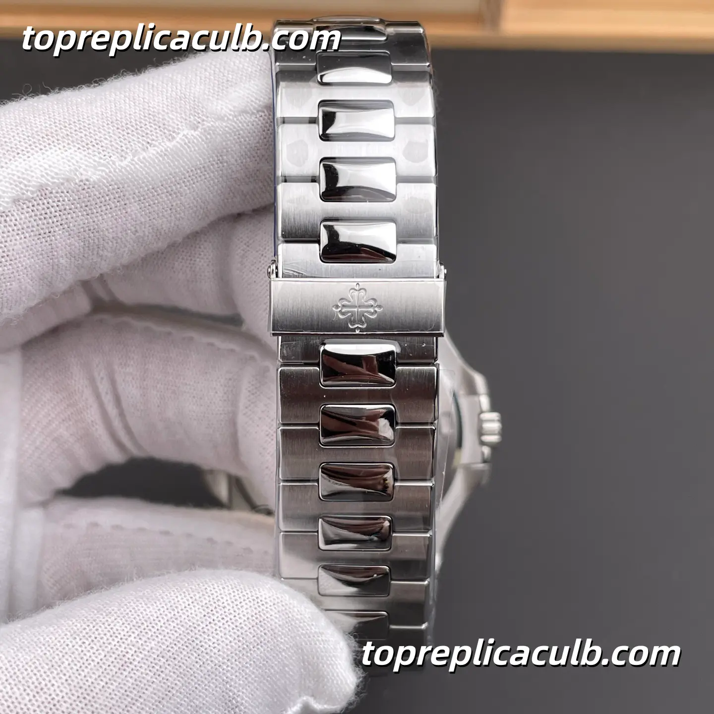 BBF Factory Patek Philippe Nautilus Series 5711/1A-001 Super Clone Watch 40mm Blue Dial Stainless Steel Bracelet Automatic Movement - Image 9