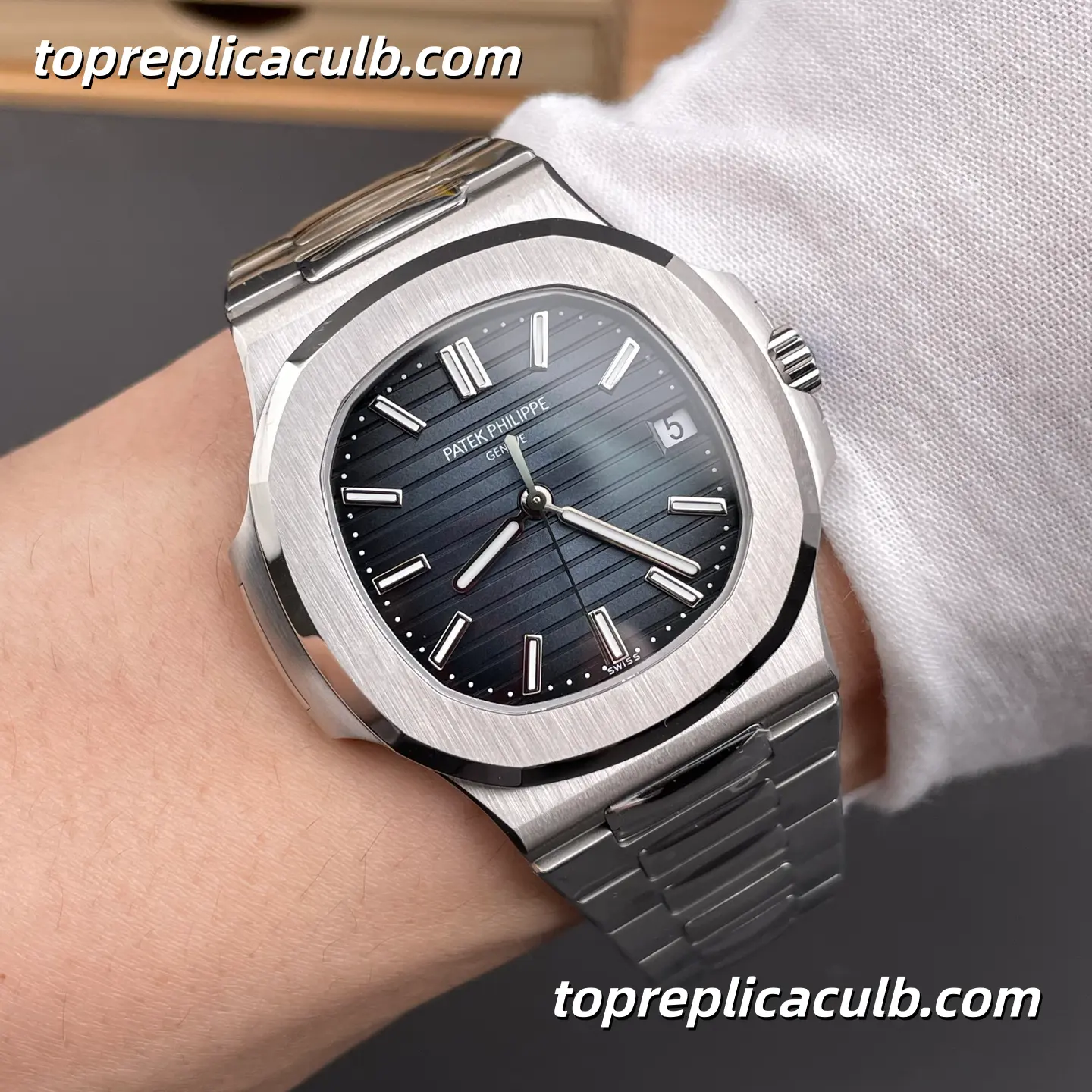 BBF Factory Patek Philippe Nautilus Series 5711/1A-001 Super Clone Watch 40mm Blue Dial Stainless Steel Bracelet Automatic Movement - Image 2