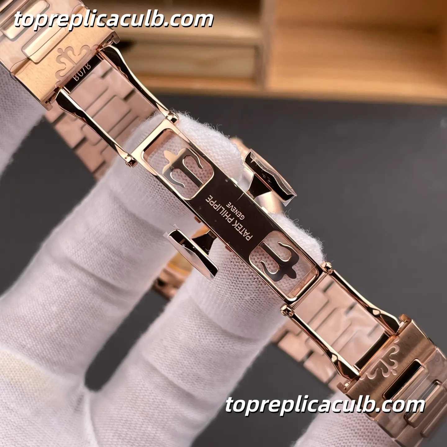 DDF Factory Patek Philippe Nautilus Series 7118/1200R-010 Super Clone Watch 35.2mm Brown Dial Rose Gold Case and Bracelet Diamond Bezel Automatic Date Movement - Image 8