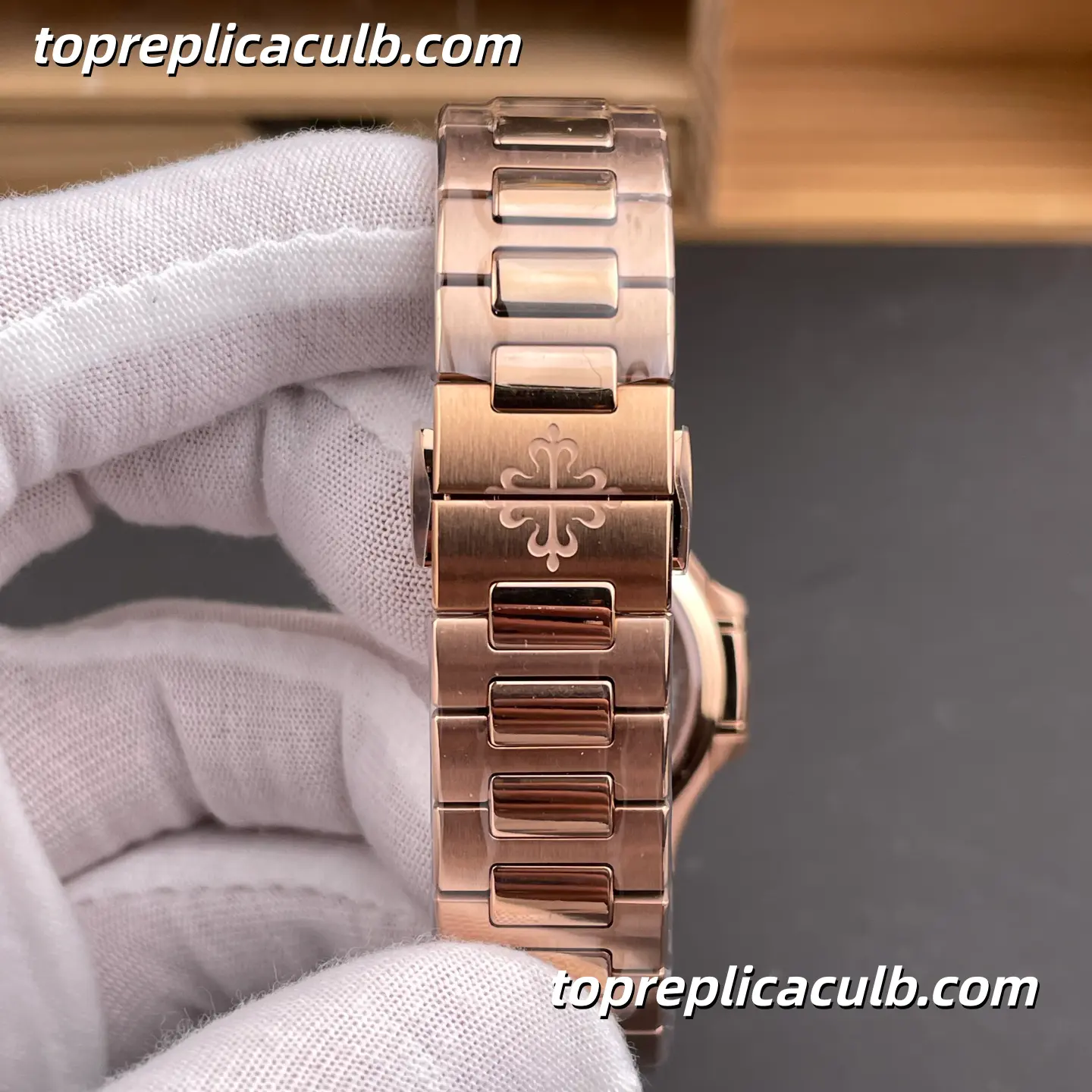 DDF Factory Patek Philippe Nautilus Series 7118/1200R-010 Super Clone Watch 35.2mm Brown Dial Rose Gold Case and Bracelet Diamond Bezel Automatic Date Movement - Image 9