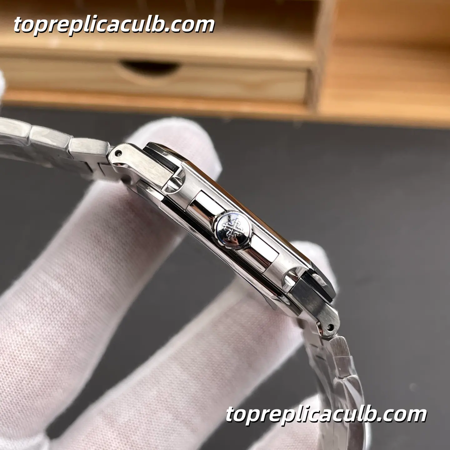 GR Factory Patek Philippe Cubitus Series 5821/1A-001 Super Clone Watch 45mm Green Dial Stainless Steel Case and Bracelet Automatic Date Movement - Image 6