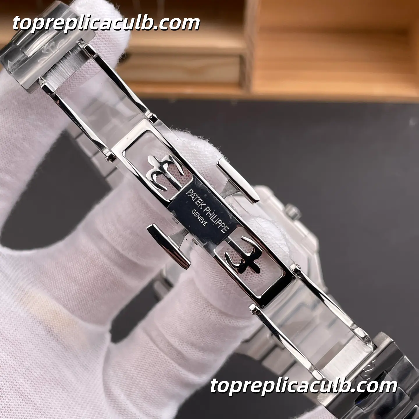 GR Factory Patek Philippe Cubitus Series 5821/1A-001 Super Clone Watch 45mm Green Dial Stainless Steel Case and Bracelet Automatic Date Movement - Image 8