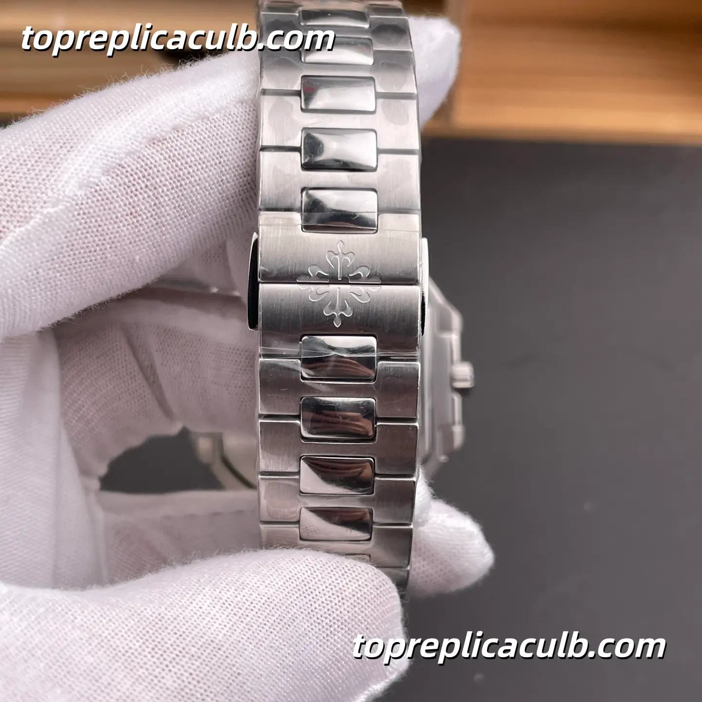 GR Factory Patek Philippe Cubitus Series 5821/1A-001 Super Clone Watch 45mm Green Dial Stainless Steel Case and Bracelet Automatic Date Movement - Image 9