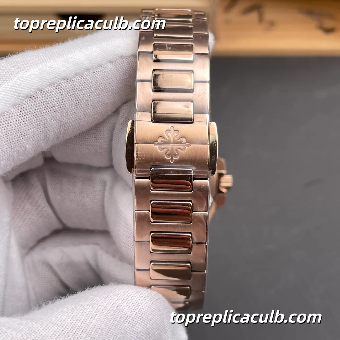 GR Factory Patek Philippe Nautilus Ladies Series 7010/1R-013 Super Clone Watch 32mm Purple Dial Diamond Bezel Rose Gold Bracelet Quartz Movement - Image 9