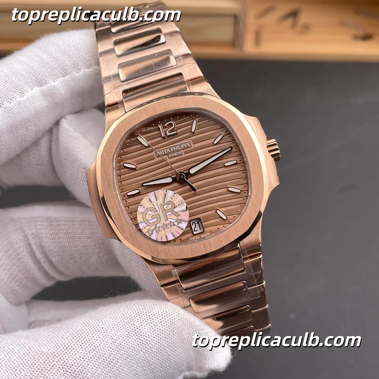 GR Factory Patek Philippe Nautilus Ladies Series 7118/1R-010 Super Clone Watch 35.2mm Rose Gold Dial Rose Gold Bracelet Integrated Automatic Movement - Image 4