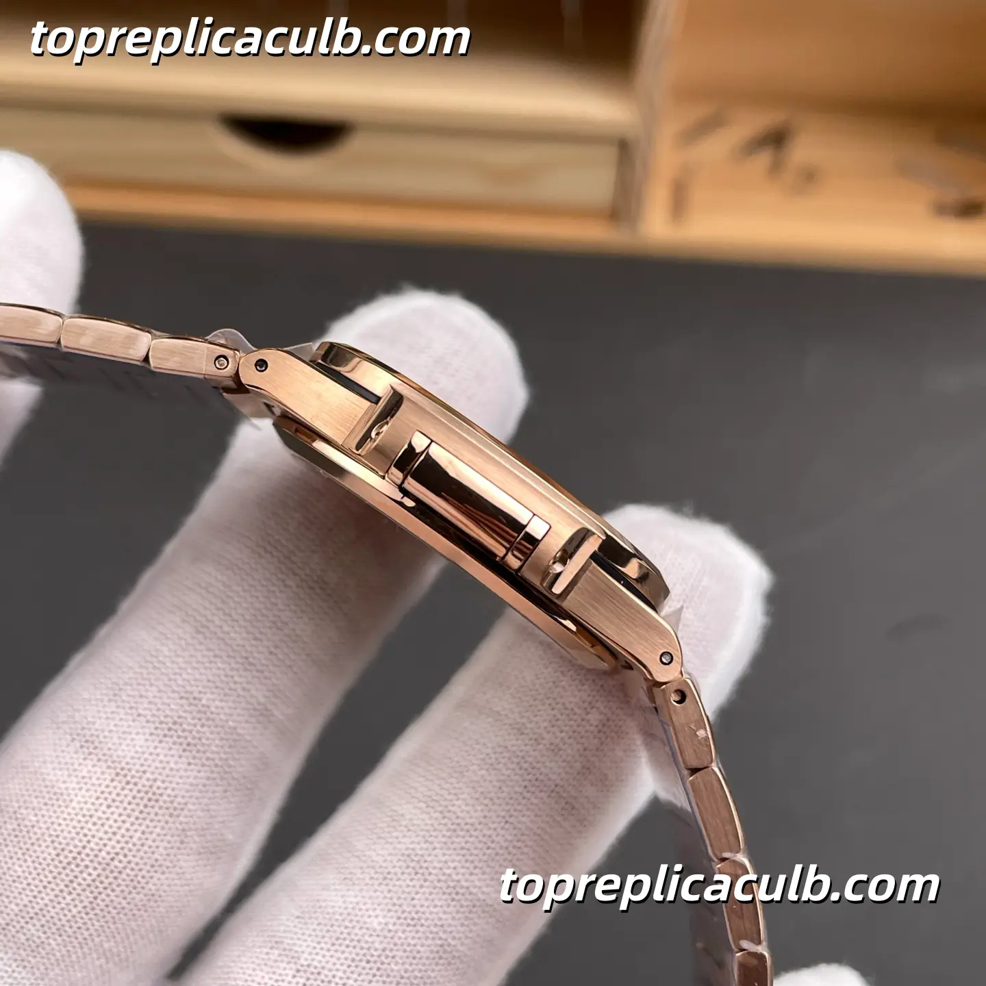 GR Factory Patek Philippe Nautilus Ladies Series 7118/1R-010 Super Clone Watch 35.2mm Rose Gold Dial Rose Gold Bracelet Integrated Automatic Movement - Image 7