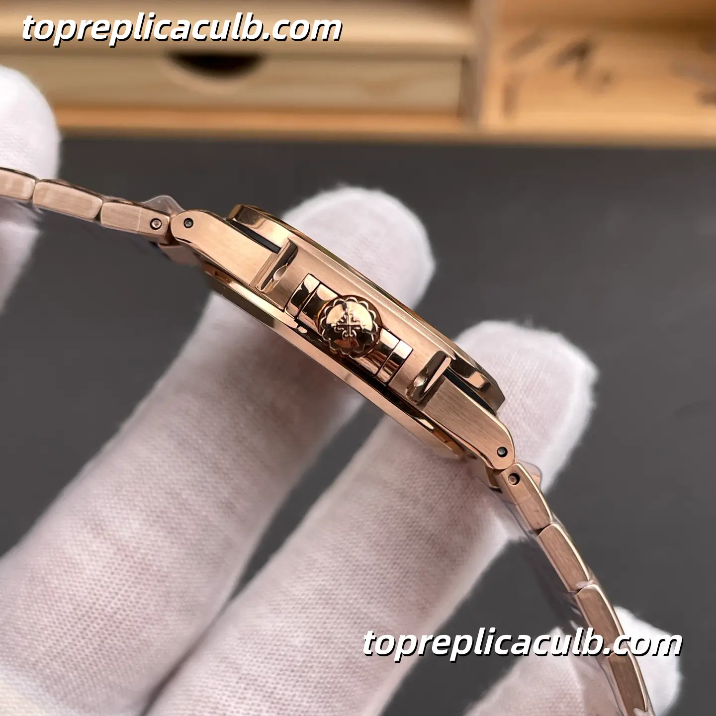 GR Factory Patek Philippe Nautilus Ladies Series 7118/1R-010 Super Clone Watch 35.2mm Rose Gold Dial Rose Gold Bracelet Integrated Automatic Movement - Image 6