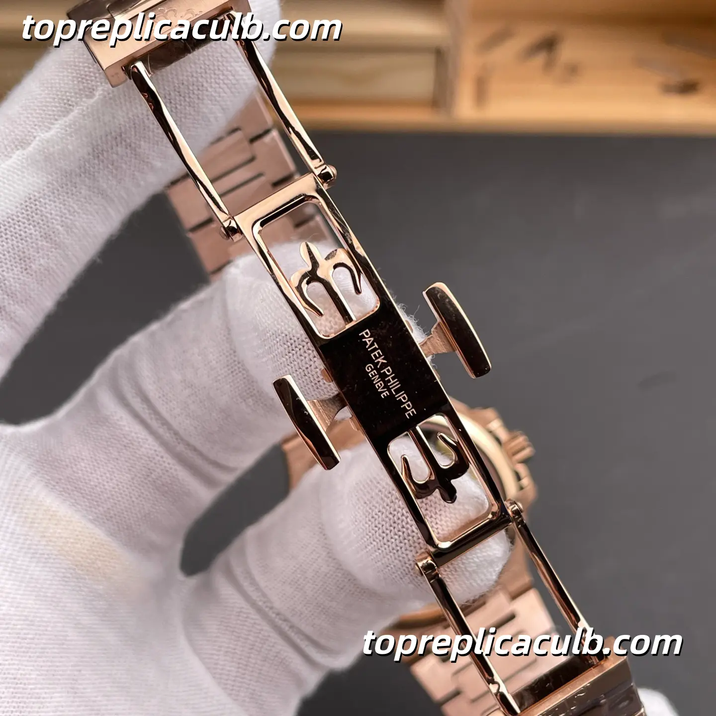 GR Factory Patek Philippe Nautilus Ladies Series 7118/1R-010 Super Clone Watch 35.2mm Rose Gold Dial Rose Gold Bracelet Integrated Automatic Movement - Image 8