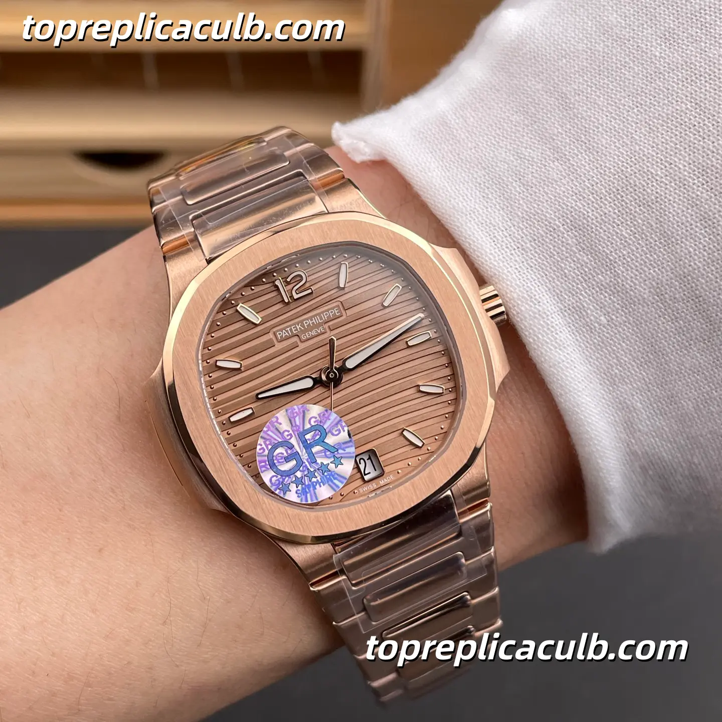 GR Factory Patek Philippe Nautilus Ladies Series 7118/1R-010 Super Clone Watch 35.2mm Rose Gold Dial Rose Gold Bracelet Integrated Automatic Movement - Image 2