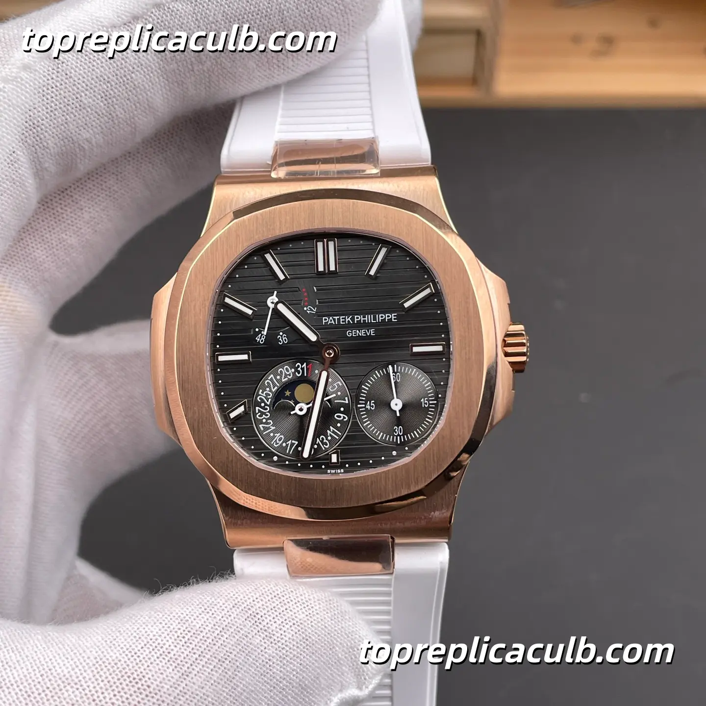 GR Factory Patek Philippe Nautilus Series 5712R-001 Super Clone Watch