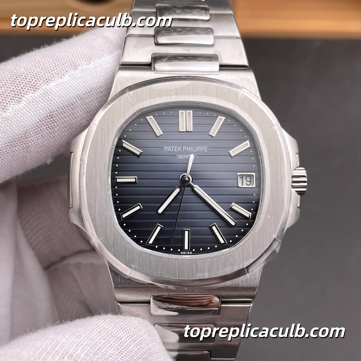 GR Factory Patek Philippe Nautilus Series 5811/1G-001 Super Clone Watch 41mm Blue Dial Stainless Steel Bracelet Automatic Movement - Image 3