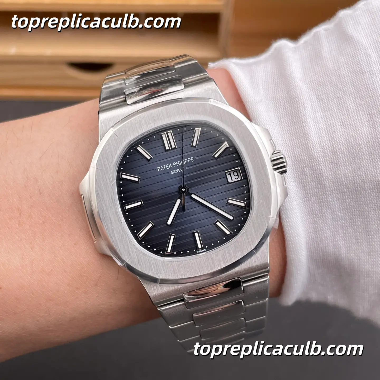 GR Factory Patek Philippe Nautilus Series 5811/1G-001 Super Clone Watch 41mm Blue Dial Stainless Steel Bracelet Automatic Movement - Image 2