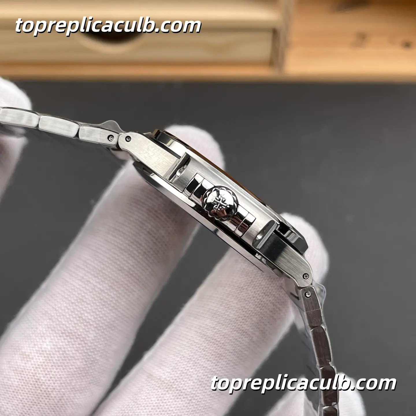 GR Factory Patek Philippe Nautilus Series 7118/1200A-001 Diamond Bezel Super Clone Watch 35.2mm Blue Dial Stainless Steel Case & Bracelet Automatic Movement - Image 6