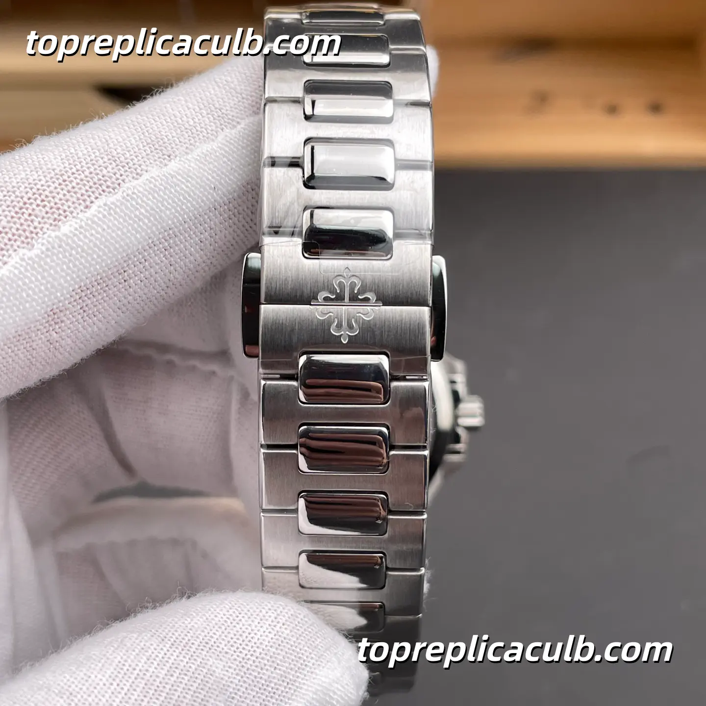 GR Factory Patek Philippe Nautilus Series 7118/1200A-001 Diamond Bezel Super Clone Watch 35.2mm Blue Dial Stainless Steel Case & Bracelet Automatic Movement - Image 9