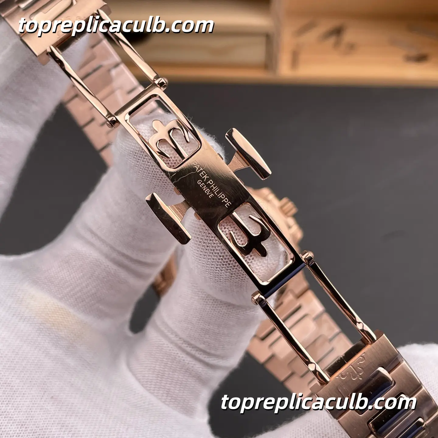 GR Factory Patek Philippe Nautilus Series 7118/1200R-001 Super Clone Watch 35.2mm Ivory Dial Diamond Bezel Rose Gold Bracelet Integrated Automatic Movement - Image 8