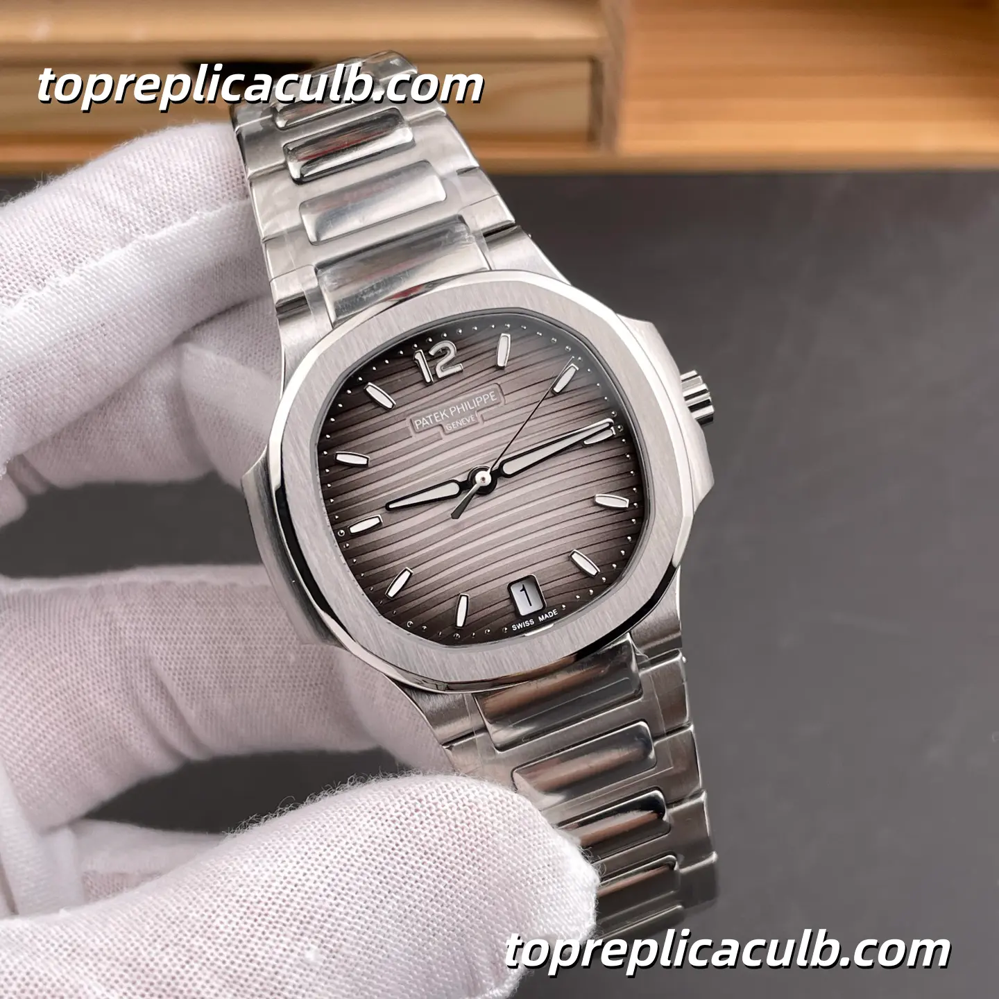 GR Factory Patek Philippe Nautilus Series 7118/1A-011 Super Clone Watch 35.2mm Gray Dial Stainless Steel Bracelet Integrated Automatic Movement - Image 4