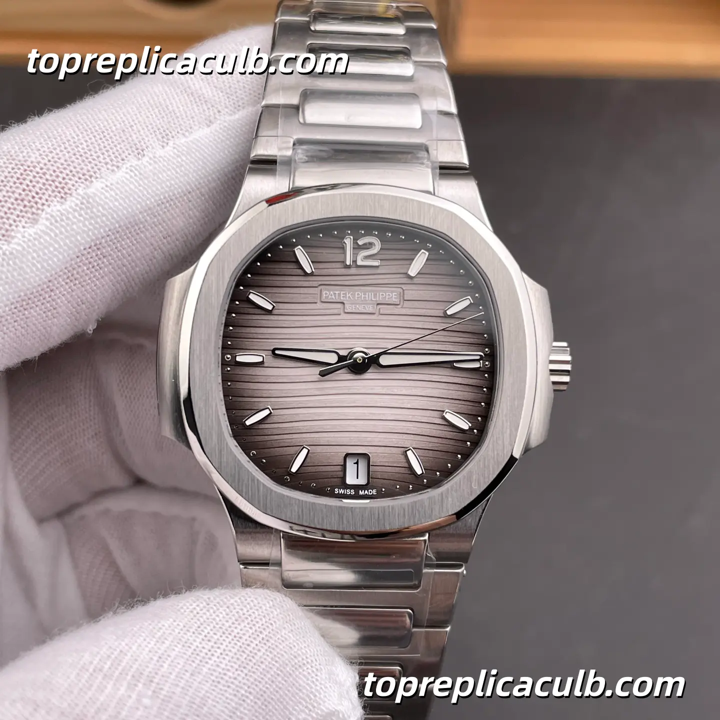 GR Factory Patek Philippe Nautilus Series 7118/1A-011 Super Clone Watch 35.2mm Gray Dial Stainless Steel Bracelet Integrated Automatic Movement - Image 3