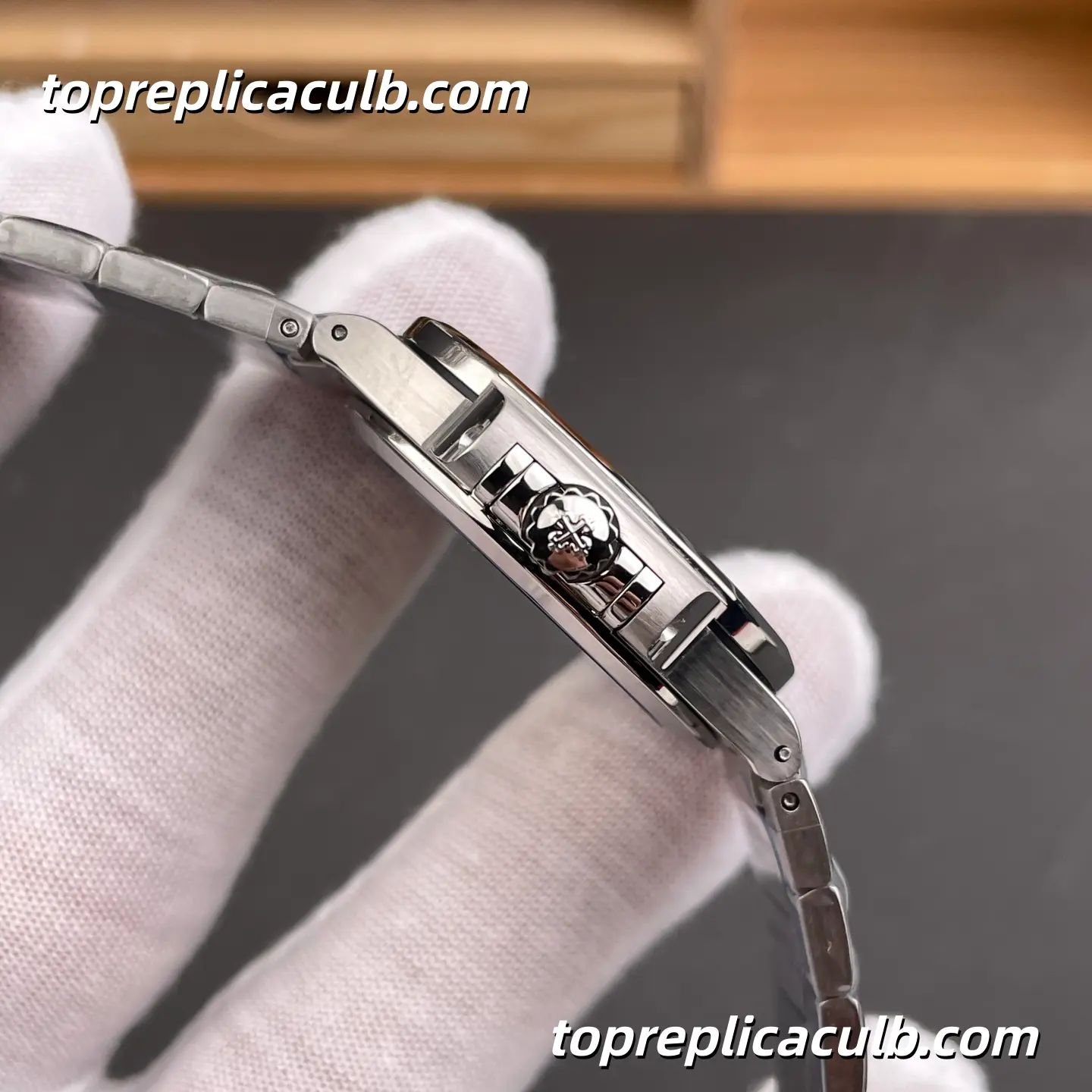 GR Factory Patek Philippe Nautilus Series 7118/1A-011 Super Clone Watch 35.2mm Gray Dial Stainless Steel Bracelet Integrated Automatic Movement - Image 6
