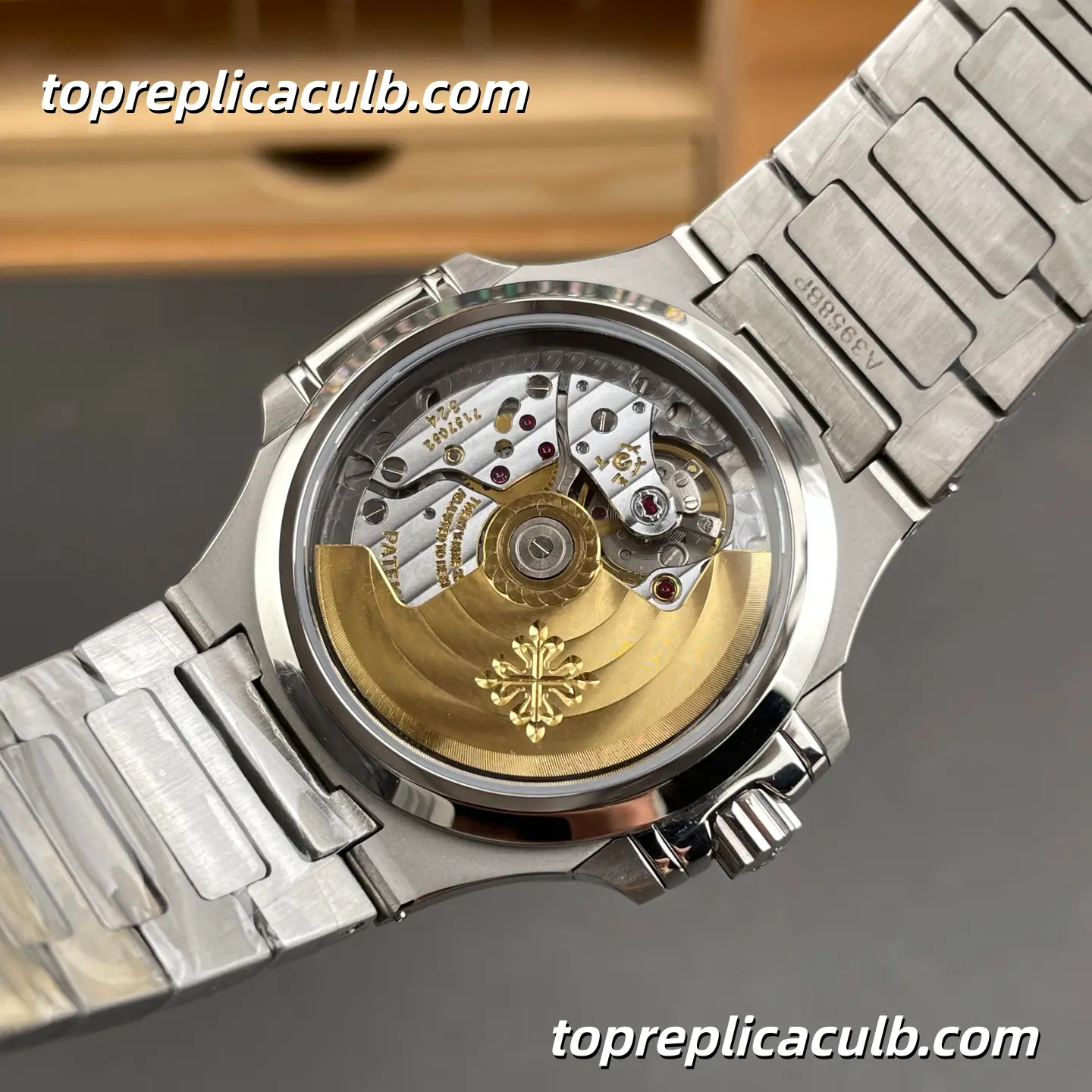 GR Factory Patek Philippe Nautilus Series 7118/1A-011 Super Clone Watch 35.2mm Gray Dial Stainless Steel Bracelet Integrated Automatic Movement - Image 5