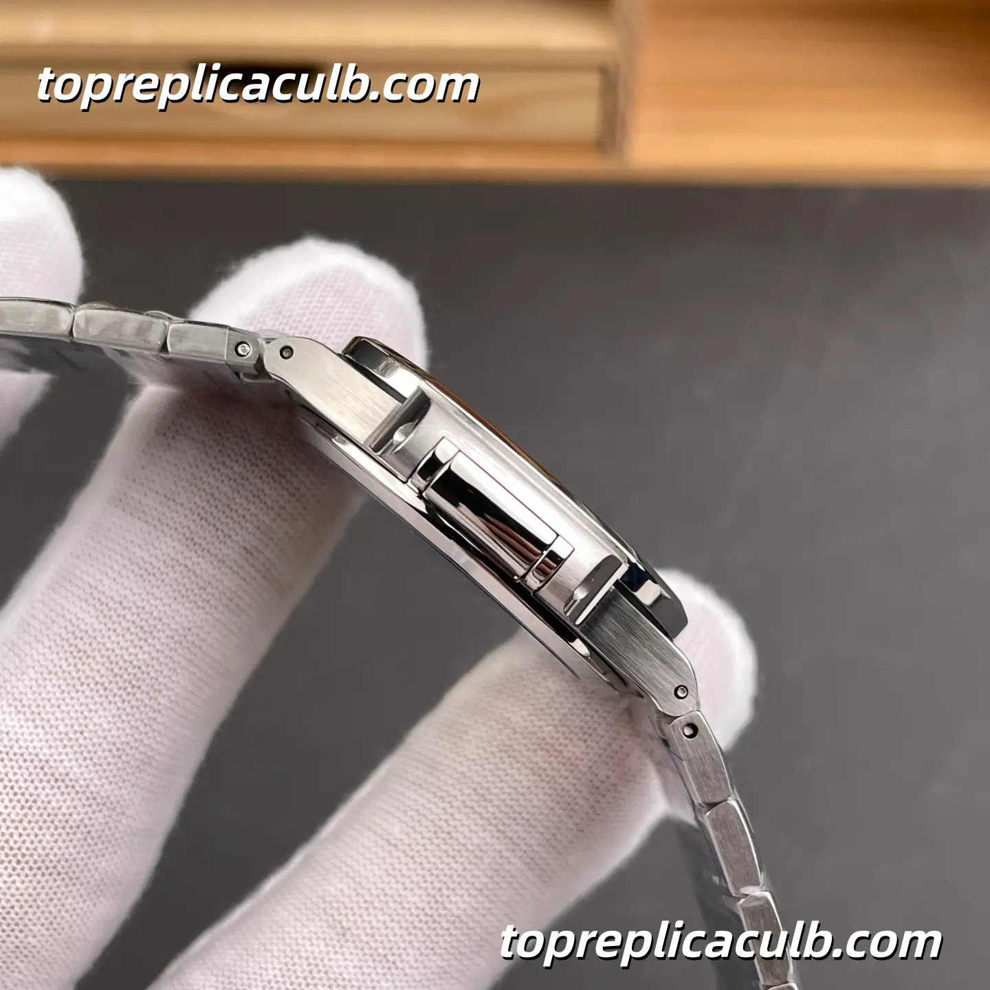 GR Factory Patek Philippe Nautilus Series 7118/1A-011 Super Clone Watch 35.2mm Gray Dial Stainless Steel Bracelet Integrated Automatic Movement - Image 7