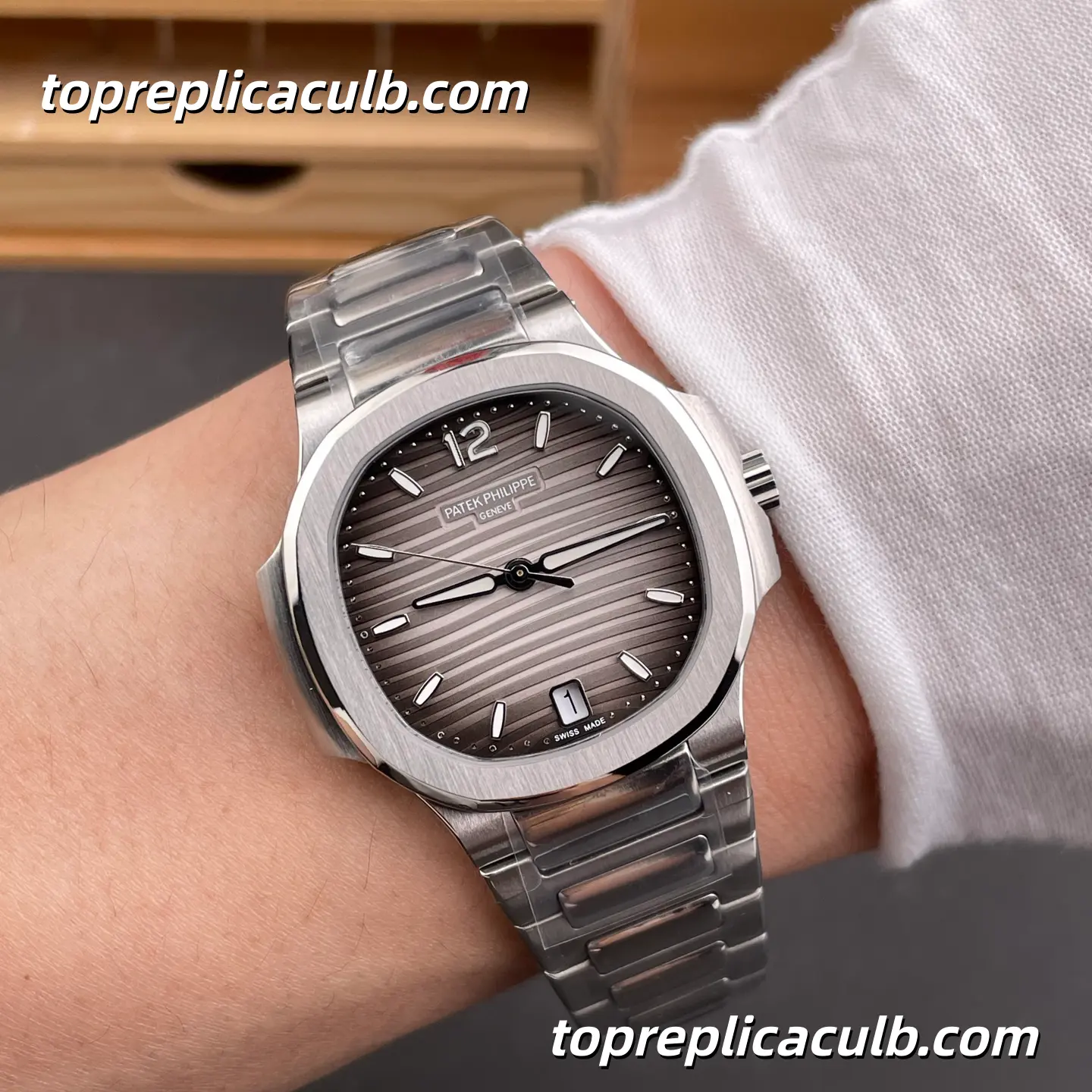 GR Factory Patek Philippe Nautilus Series 7118/1A-011 Super Clone Watch 35.2mm Gray Dial Stainless Steel Bracelet Integrated Automatic Movement - Image 2