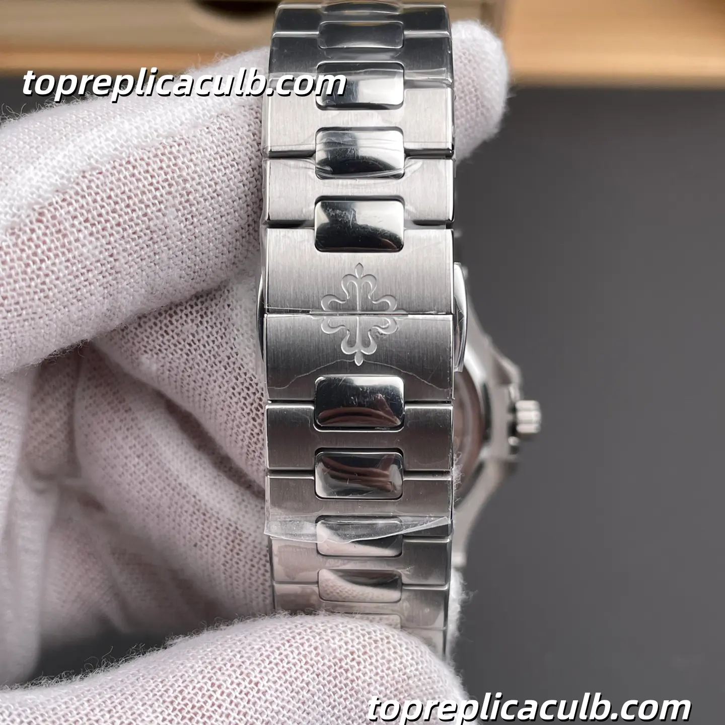 PPF Factory Patek Philippe Nautilus Series 5712/1A-001 Moonphase Super Clone Watch 40mm Blue Gradient Dial Stainless Steel Case & Bracelet Automatic Movement - Image 9