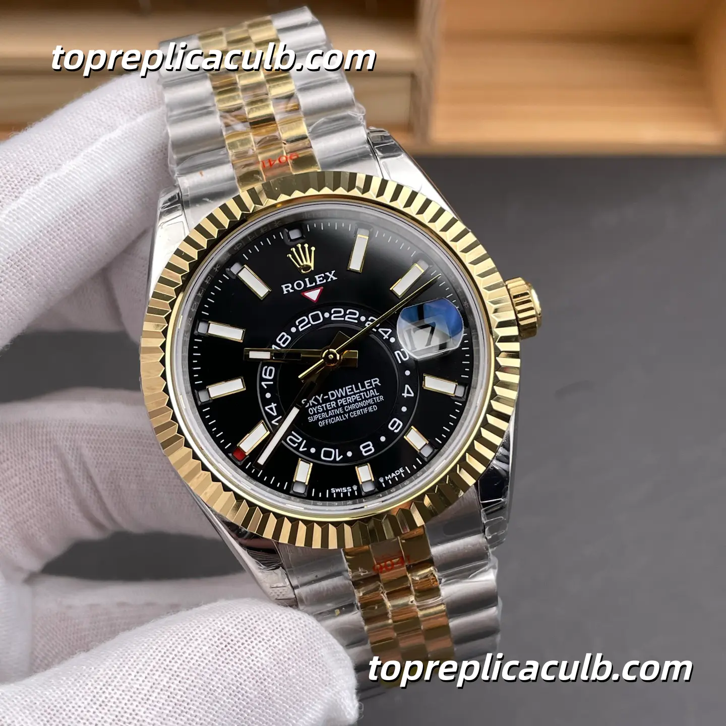 Rolex Sky-Dweller M326933-0005 42MM Black Dial Two Tone Jubilee Bracelet Super Clone Watch with GMT and Annual Calendar - Image 4