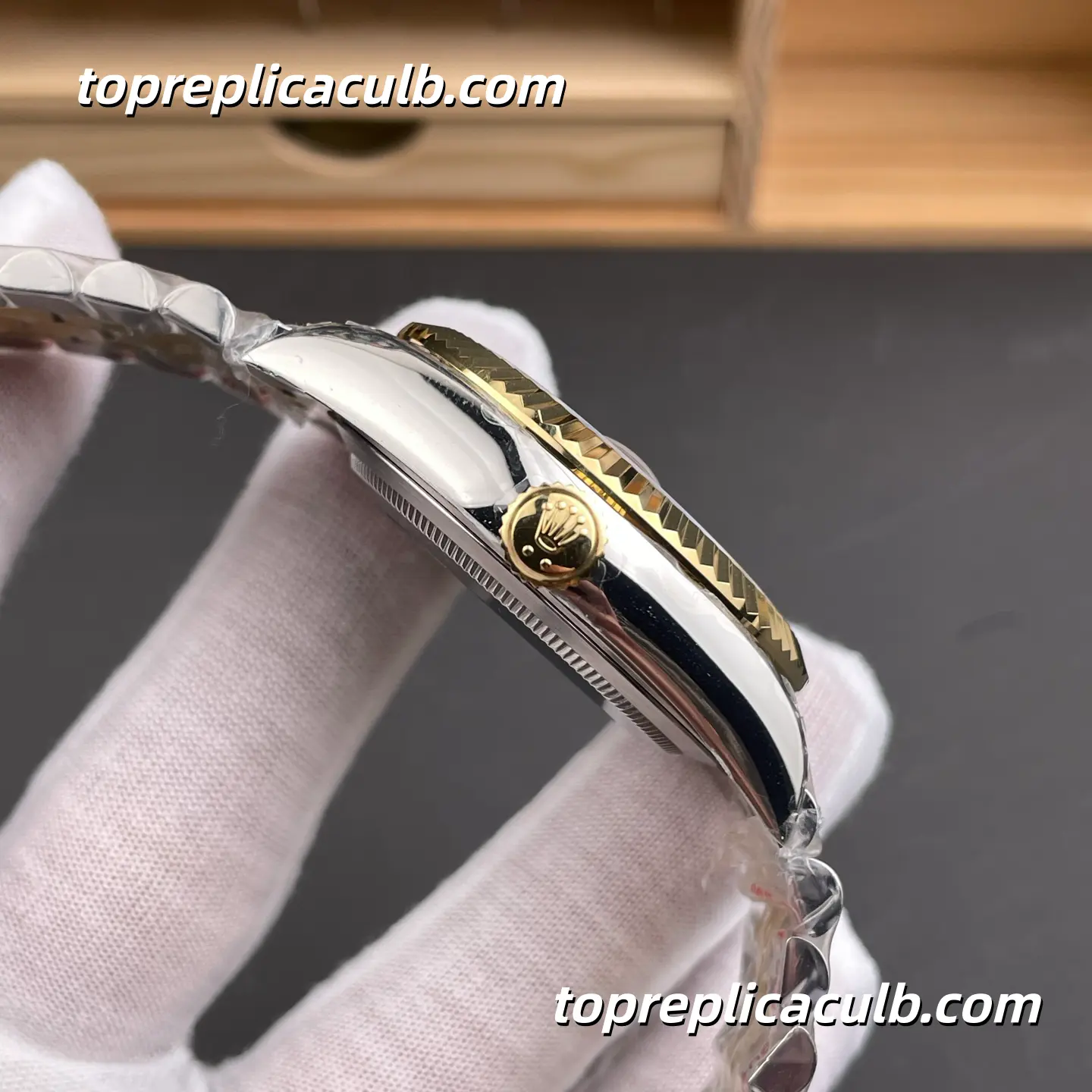 Rolex Sky-Dweller M326933-0005 42MM Black Dial Two Tone Jubilee Bracelet Super Clone Watch with GMT and Annual Calendar - Image 5