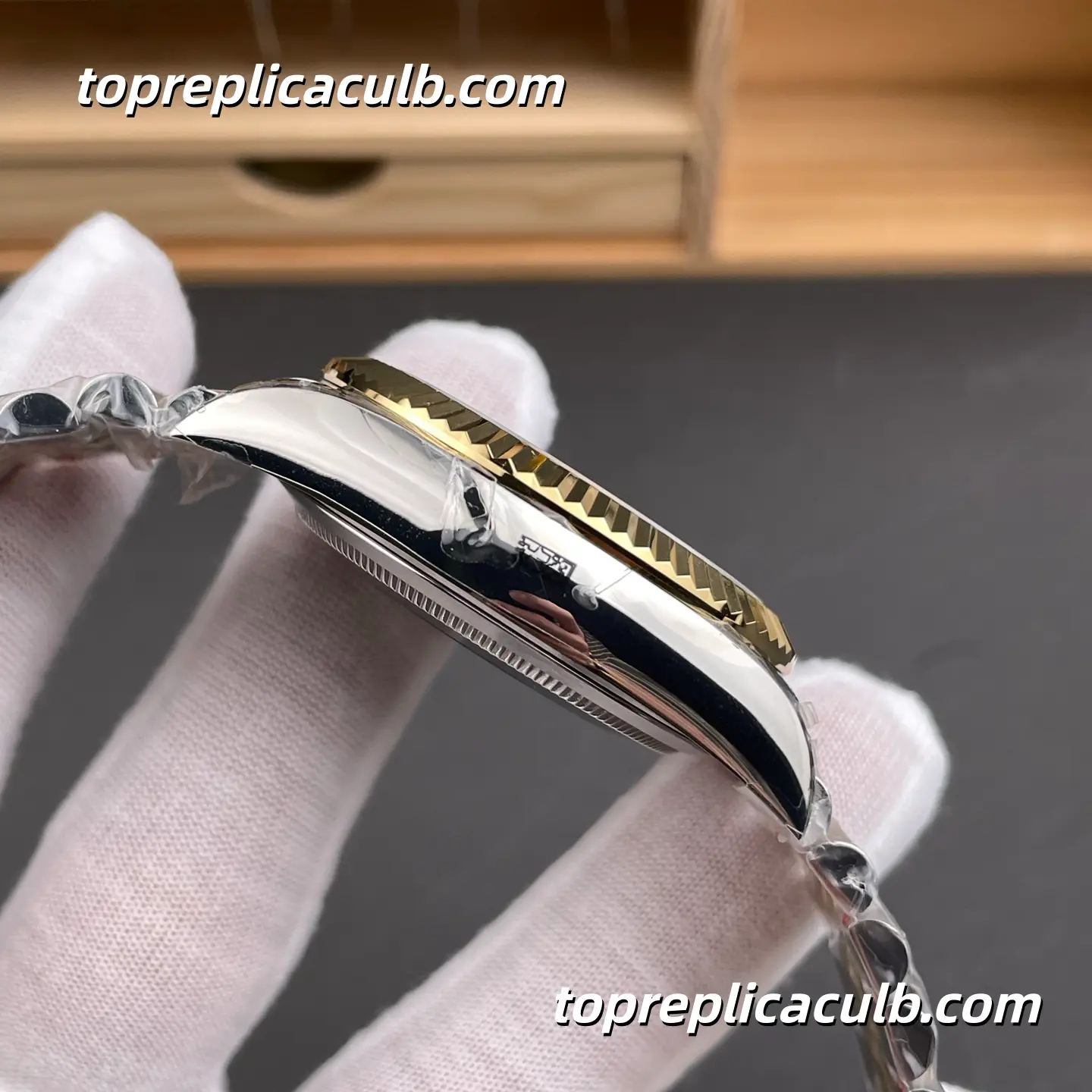 Rolex Sky-Dweller M326933-0005 42MM Black Dial Two Tone Jubilee Bracelet Super Clone Watch with GMT and Annual Calendar - Image 6