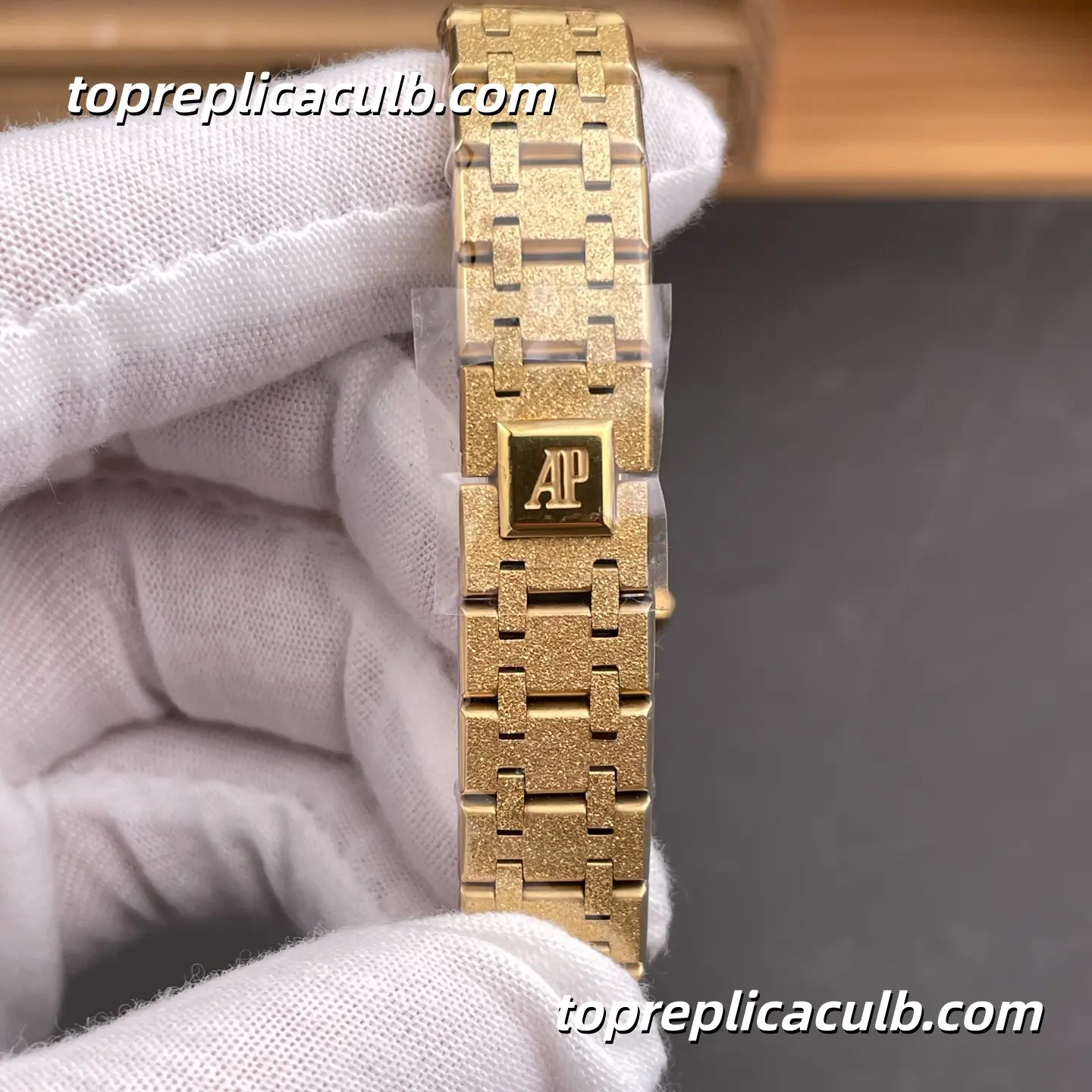 TW Factory Audemars Piguet Royal Oak Mini Frosted Gold 23MM 67630BA.GG.1312BA.01 Yellow Gold “Grande Tapisserie” Dial Frosted Bracelet Super Clone Watch with Quartz Movement - Image 8