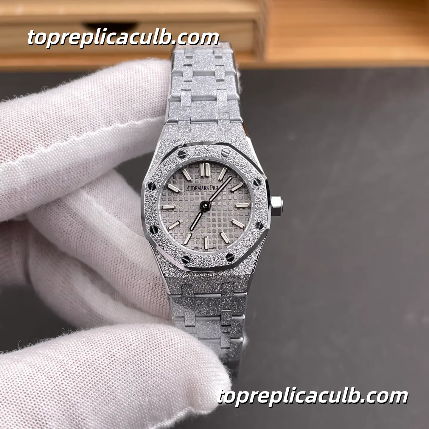 TW Factory Audemars Piguet Royal Oak Mini Frosted Gold 23MM 67630BC.GG.1312BC.01 White Gold “Grande Tapisserie” Dial Frosted Bracelet Super Clone Watch with Quartz Movement