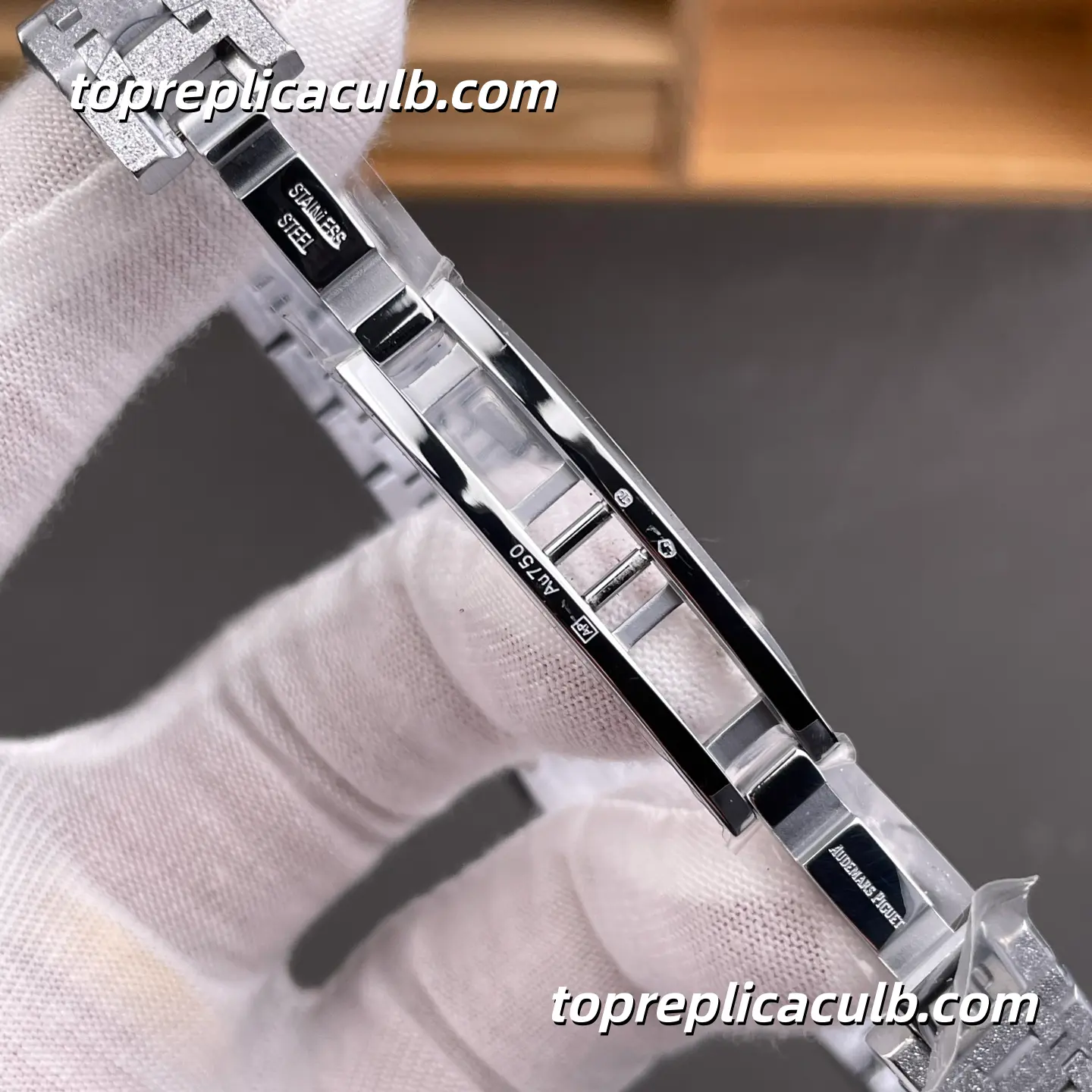TW Factory Audemars Piguet Royal Oak Mini Frosted Gold 23MM 67630BC.GG.1312BC.01 White Gold “Grande Tapisserie” Dial Frosted Bracelet Super Clone Watch with Quartz Movement - Image 7