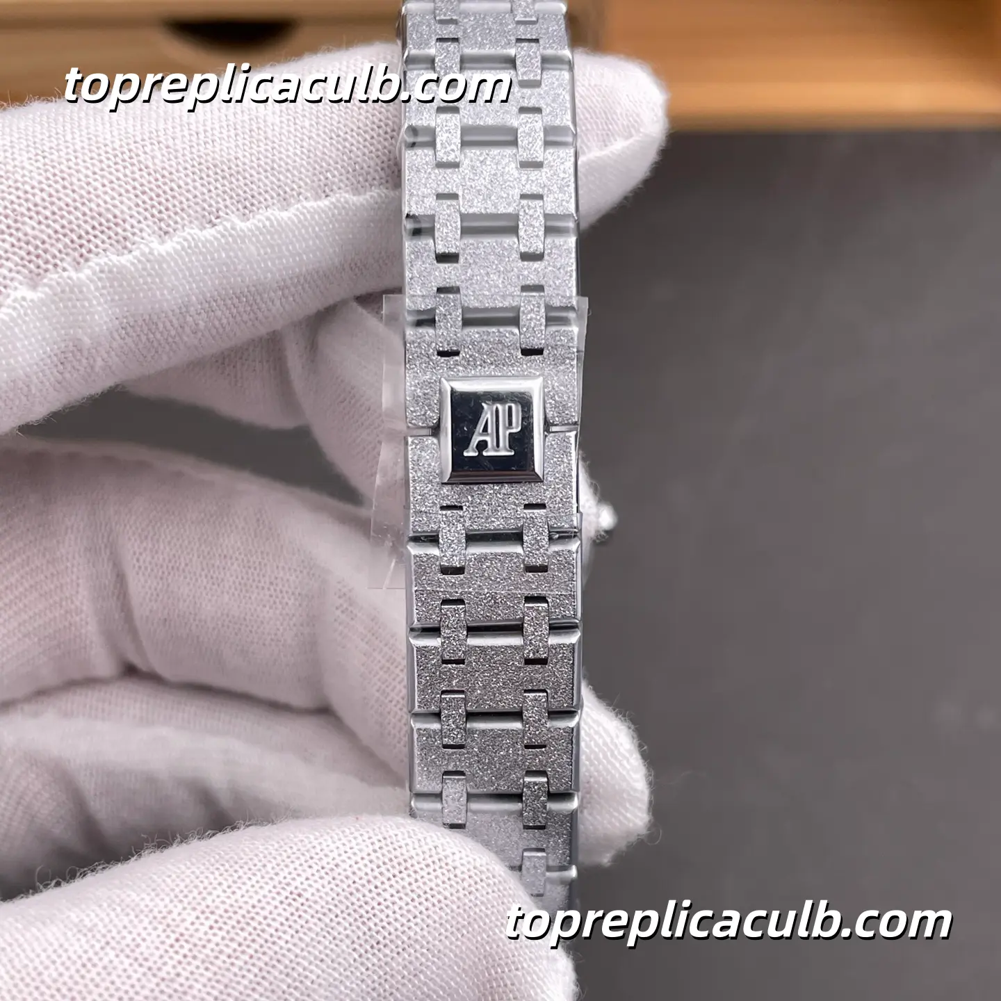 TW Factory Audemars Piguet Royal Oak Mini Frosted Gold 23MM 67630BC.GG.1312BC.01 White Gold “Grande Tapisserie” Dial Frosted Bracelet Super Clone Watch with Quartz Movement - Image 8