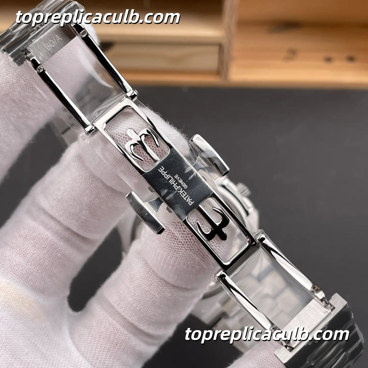TW Factory Patek Philippe Nautilus Series 5740/1G-001 Super Clone Watch 40mm Blue Dial Stainless Steel Case and Bracelet Perpetual Calendar Moonphase Automatic Movement - Image 8
