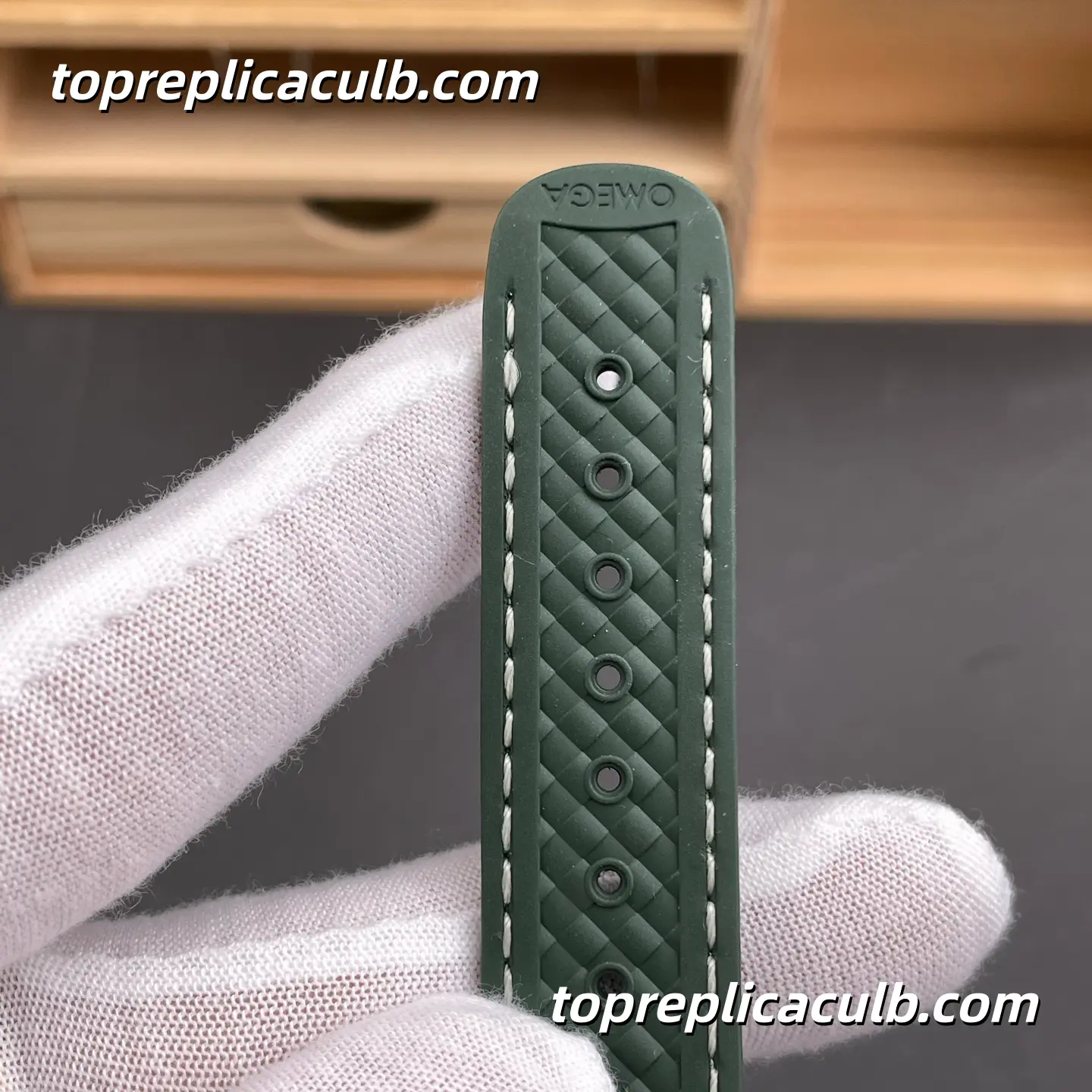 VS Factory Omega Seamaster Aqua Terra Worldtimer Ref.220.32.43.22.10.001 43MM Green Dial Green Rubber Strap 8938 1:1 Movement Super Clone Watch - Image 9
