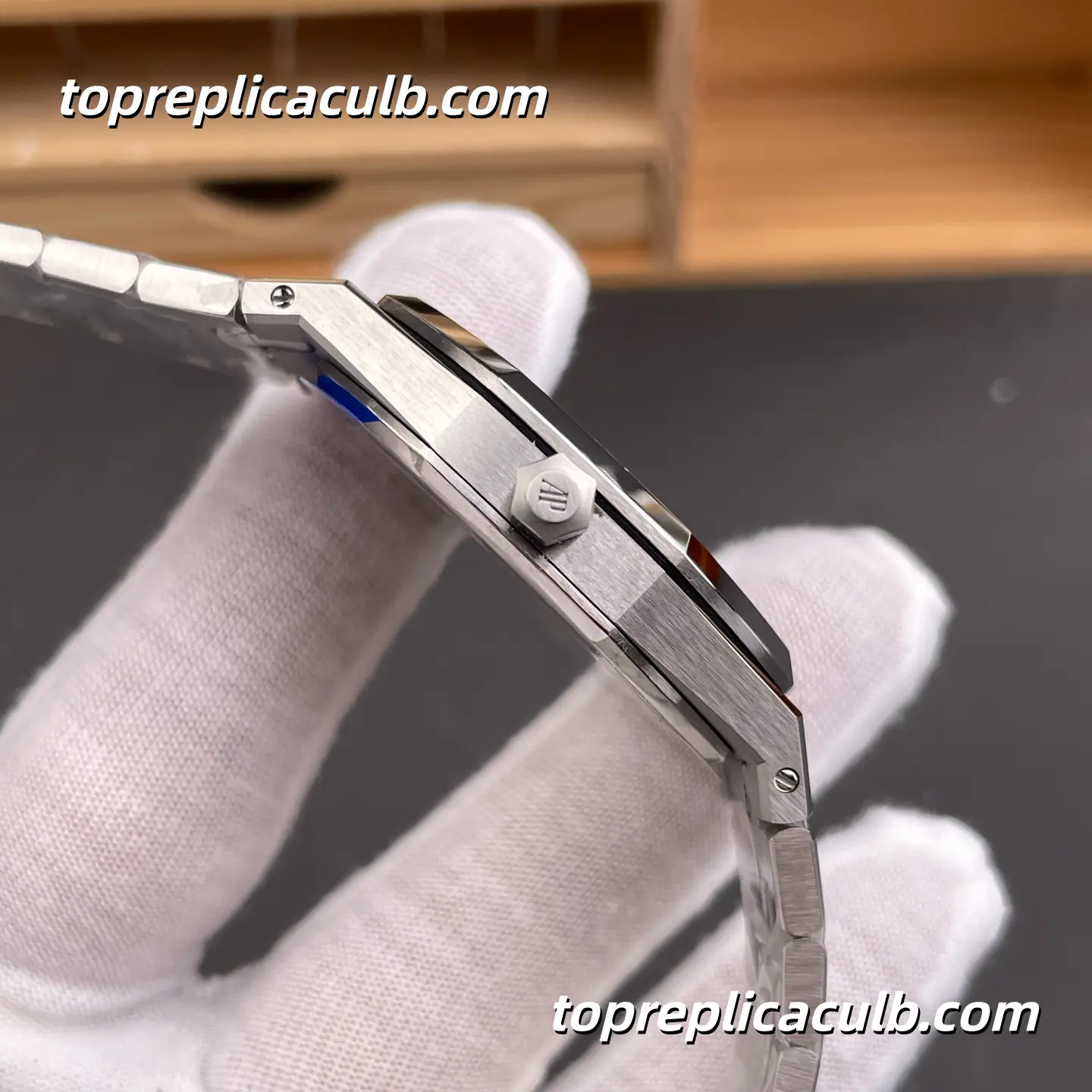 ZF Factory Audemars Piguet Royal Oak Jumbo Extra-Thin 39MM 16202BC.OO.1240BC.02 Smoked Blue Dial White Gold Style Super Clone Watch with Integrated Bracelet and Ultra-Thin Automatic Movement - Image 5