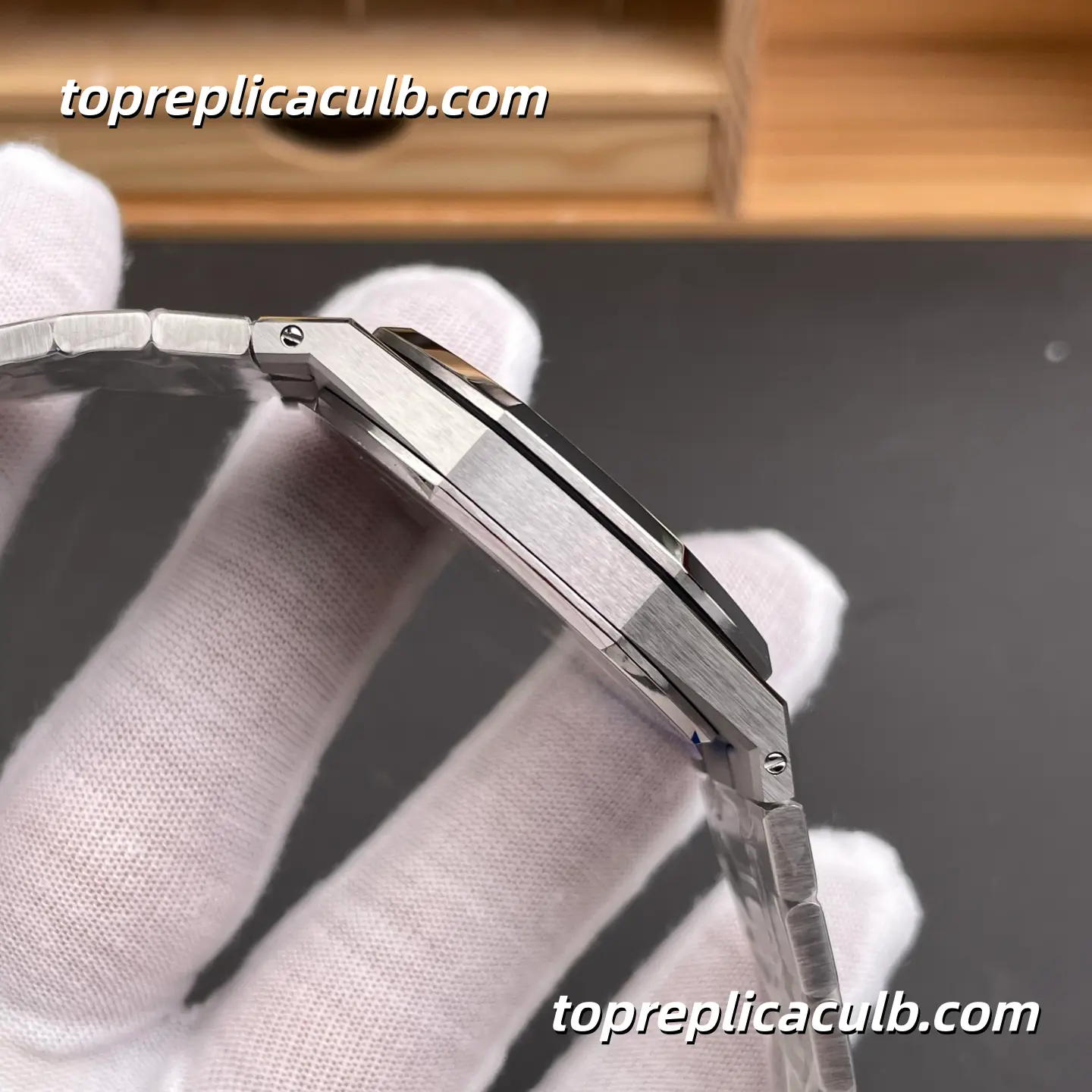 ZF Factory Audemars Piguet Royal Oak Jumbo Extra-Thin 39MM 16202BC.OO.1240BC.02 Smoked Blue Dial White Gold Style Super Clone Watch with Integrated Bracelet and Ultra-Thin Automatic Movement - Image 6