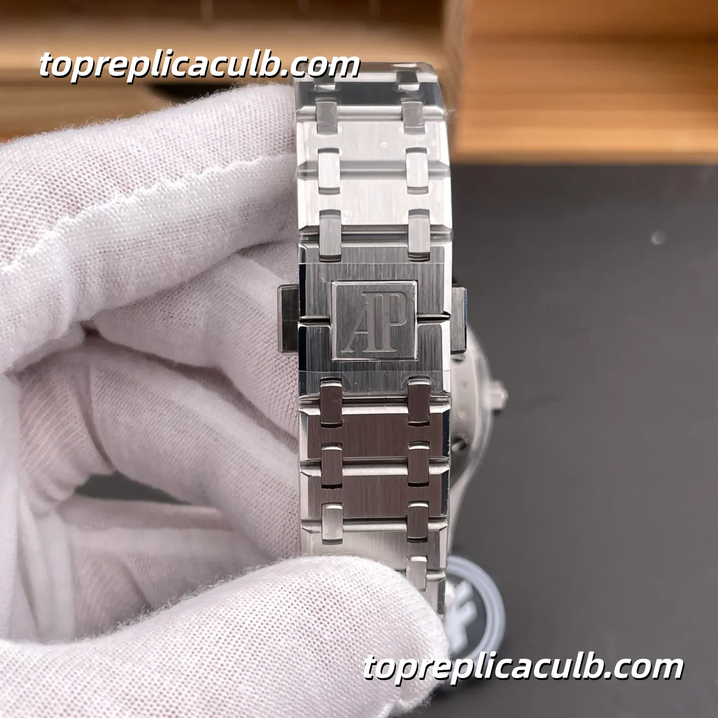 ZF Factory Audemars Piguet Royal Oak Jumbo Extra-Thin 39MM 16202BC.OO.1240BC.02 Smoked Blue Dial White Gold Style Super Clone Watch with Integrated Bracelet and Ultra-Thin Automatic Movement - Image 9