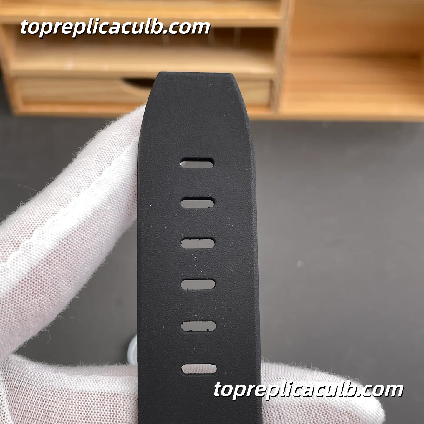 ZF Factory Audemars Piguet Royal Oak Offshore Ref.15707CE.OO.A002CA.01 42MM Black Dial Super Clone Watch with Black Rubber Strap and 1:1 Automatic Movement - Image 9