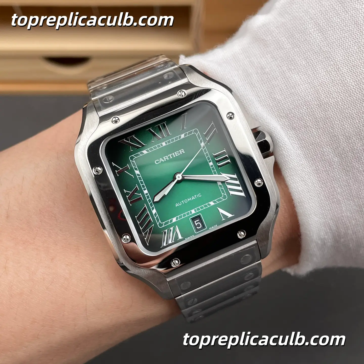 BV Factory Cartier Santos Super Clone Watch 39.8MM Green Dial WSSA0062 - Image 2