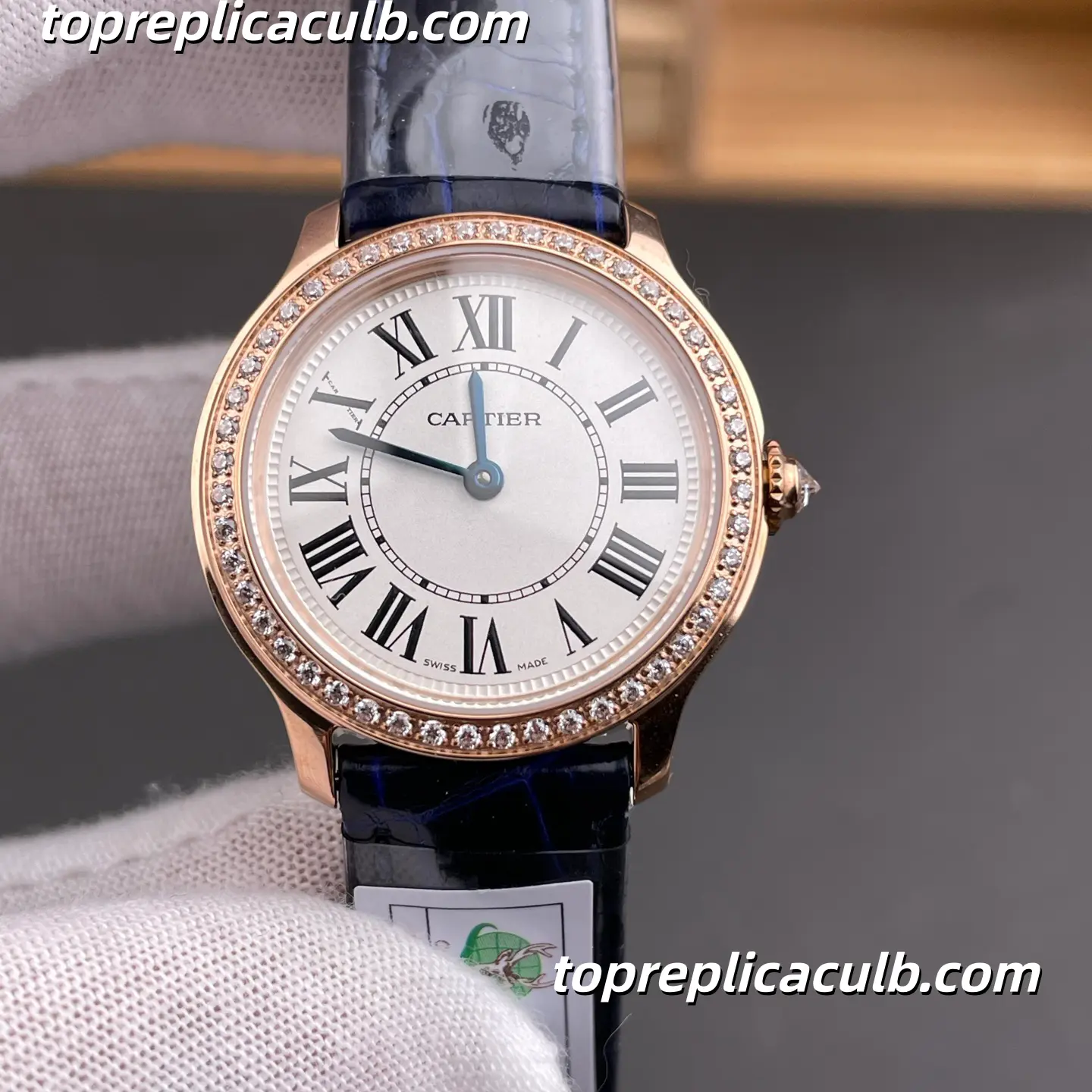 Cartier Ronde Super Clone Watch 29MM Silver Dial Diamond Bezel WJRN0009 - Image 3